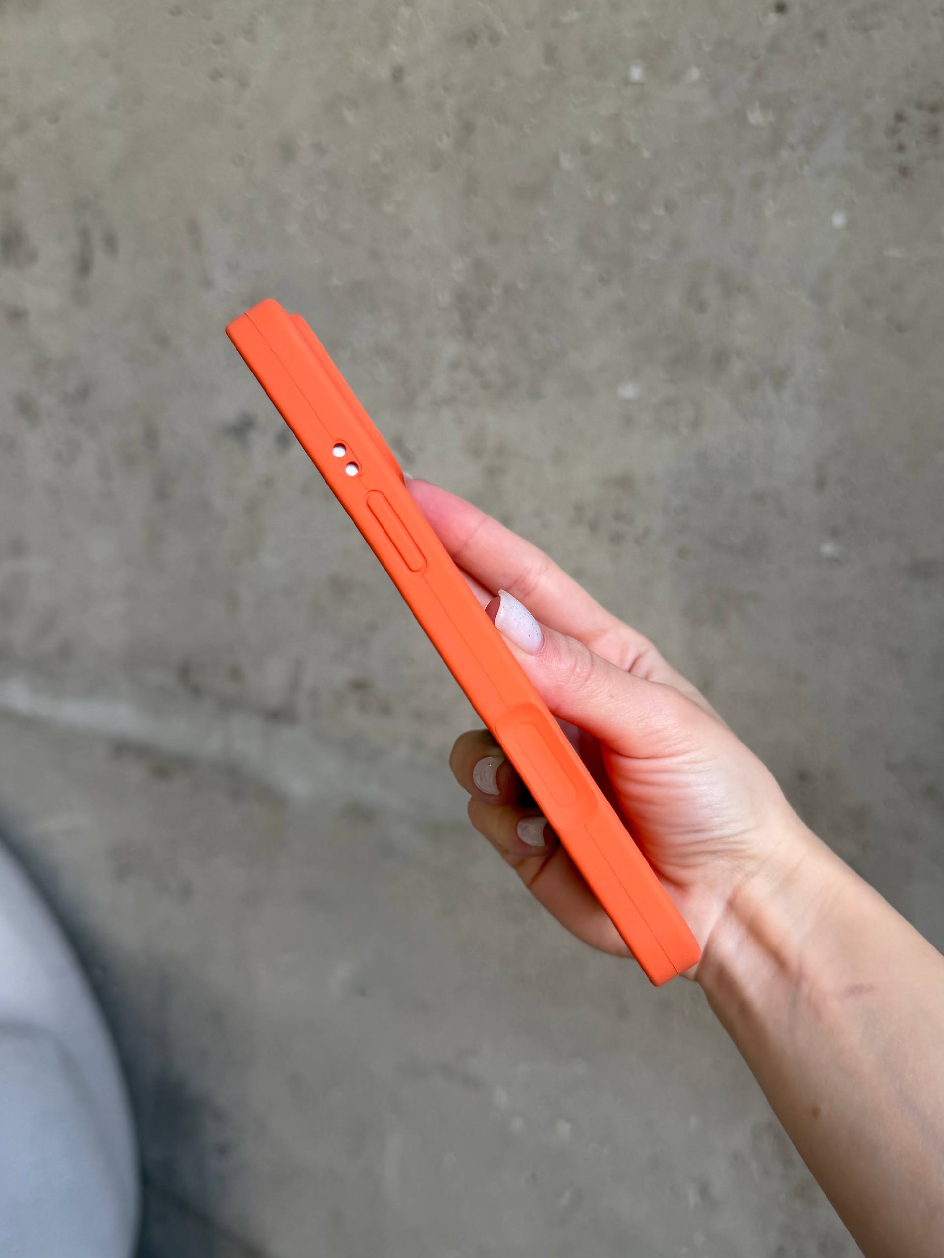 Чехол Silicone case с закрытой камерой на iPhone 17 Pro Max Kumquat #52