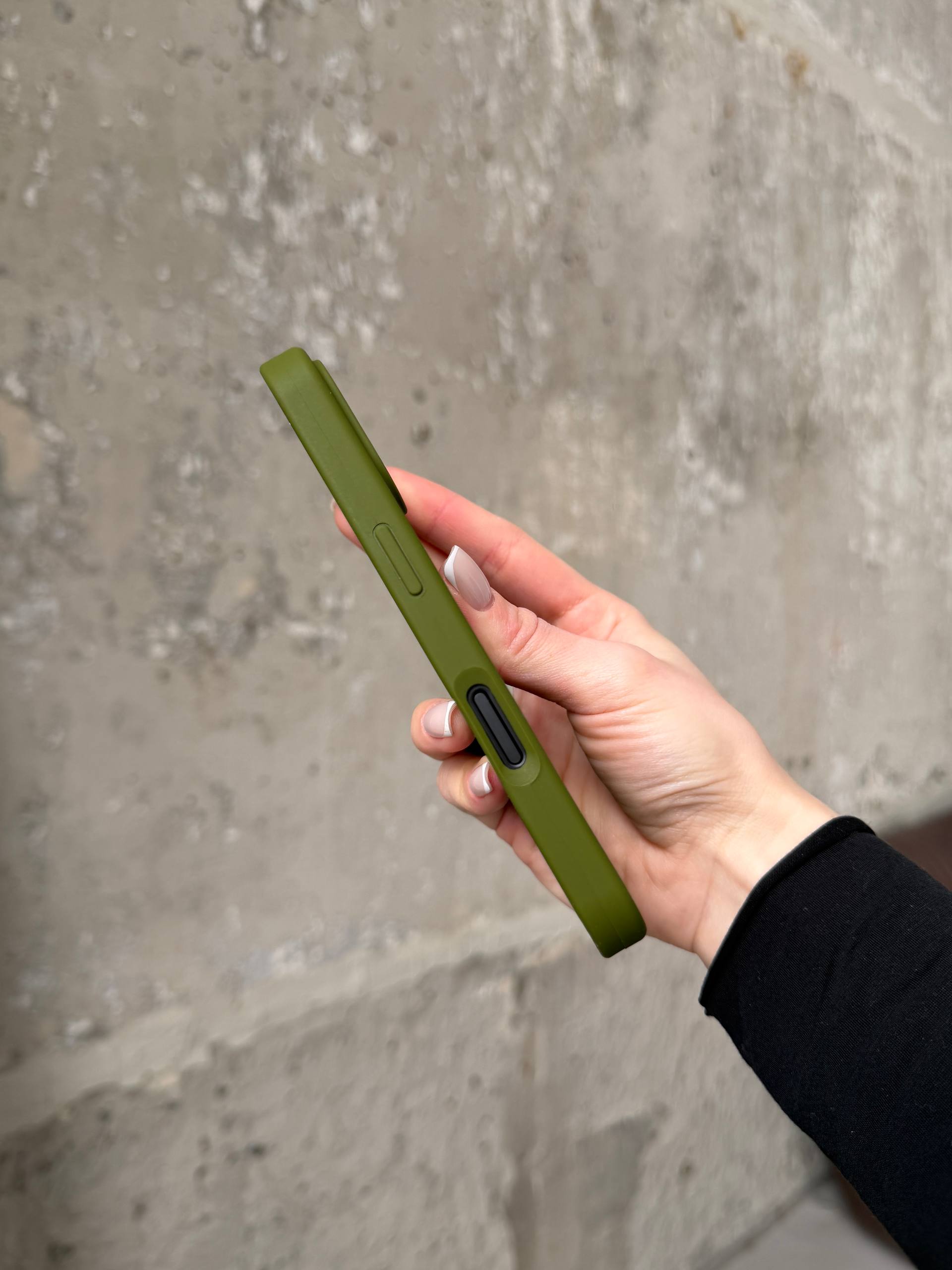 Чохол Silicone case із закритою камерою на iPhone 16+ Army Green #29