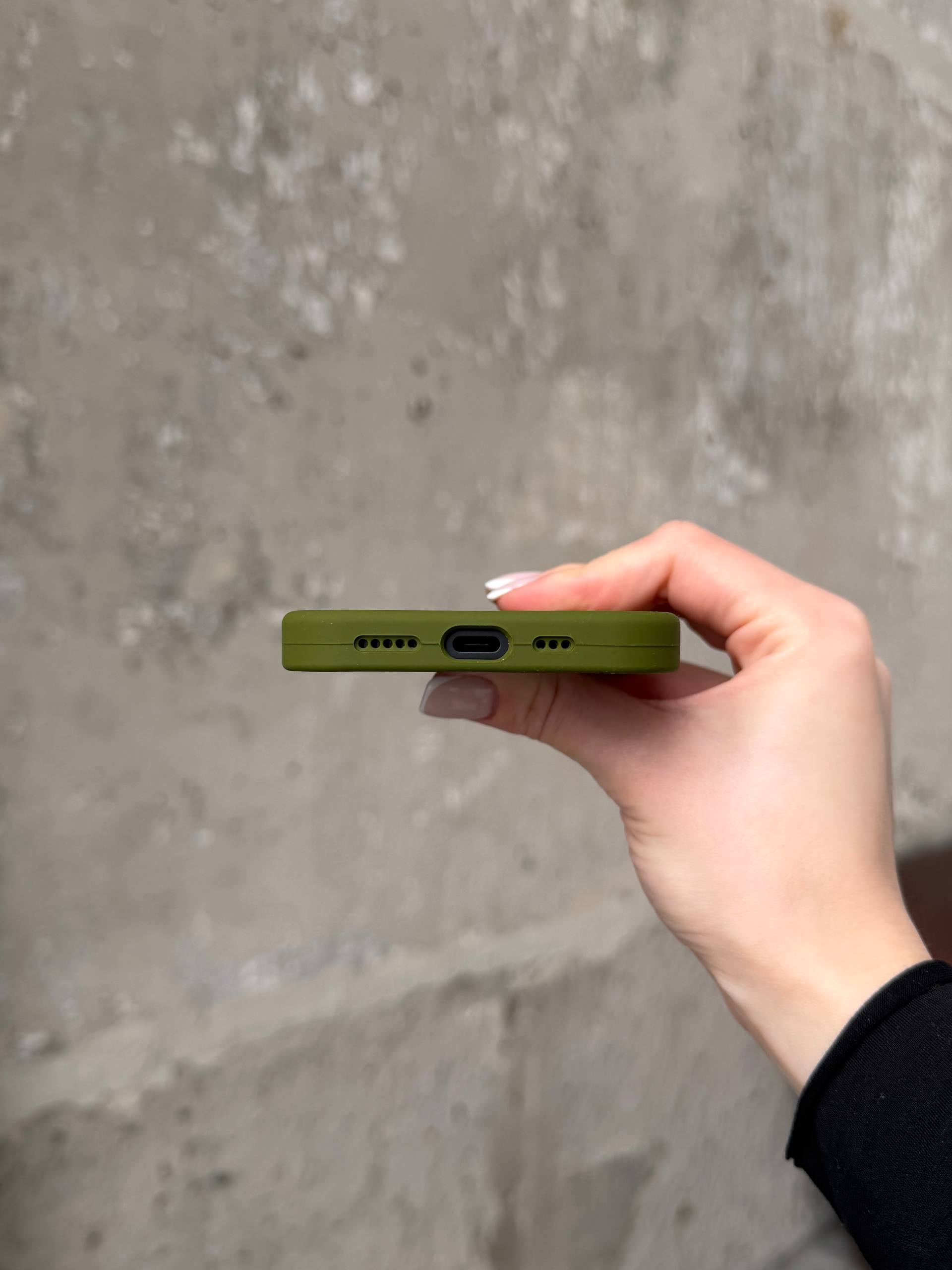 Чохол Silicone case із закритою камерою на iPhone 16+ Army Green #29