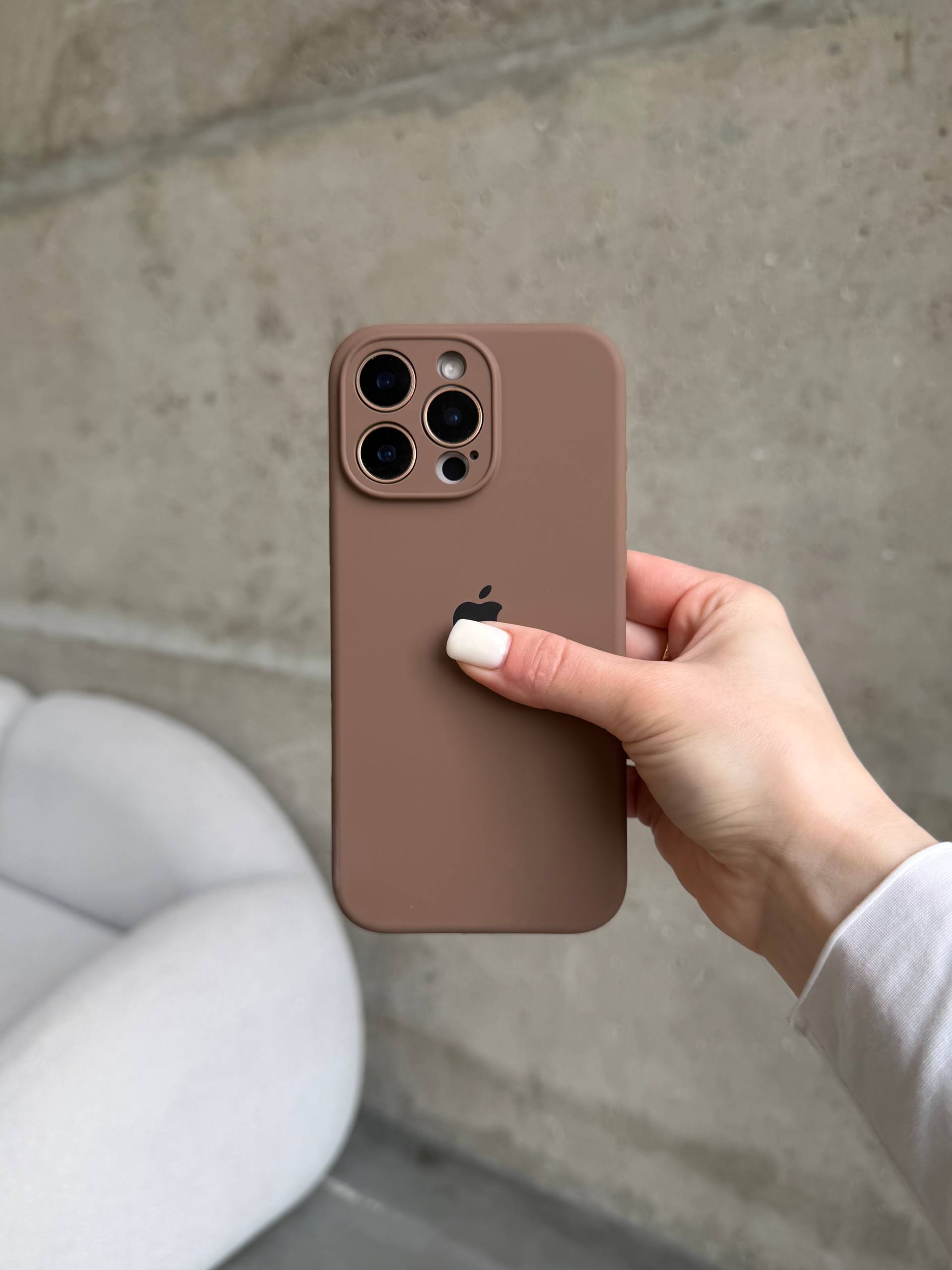 Чехол Silicone case с закрытой камерой на iPhone 16 Pro Chocolate #63