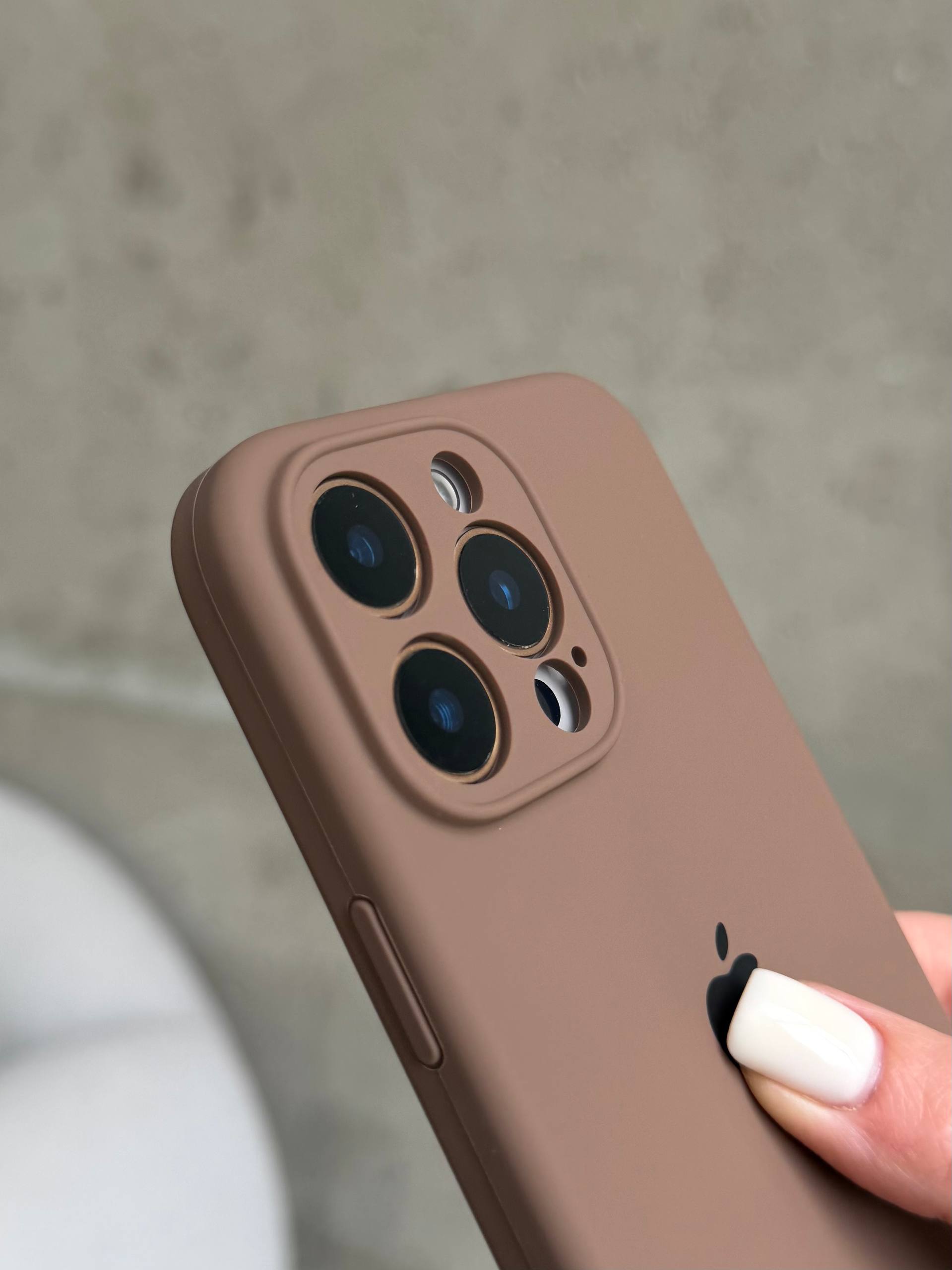 Чехол Silicone case с закрытой камерой на iPhone 16 Pro Chocolate #63