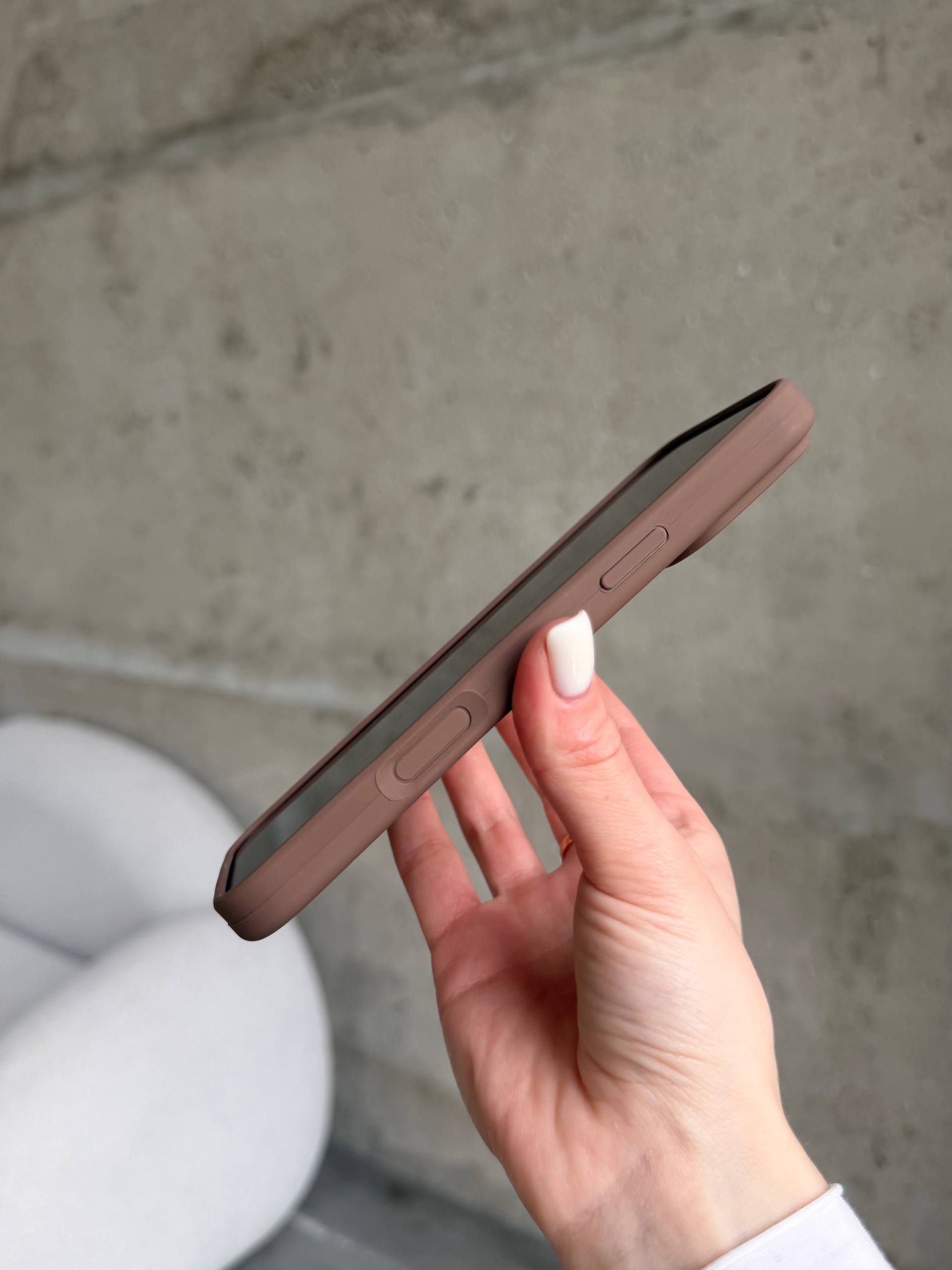 Чехол Silicone case с закрытой камерой на iPhone 16 Pro Chocolate #63