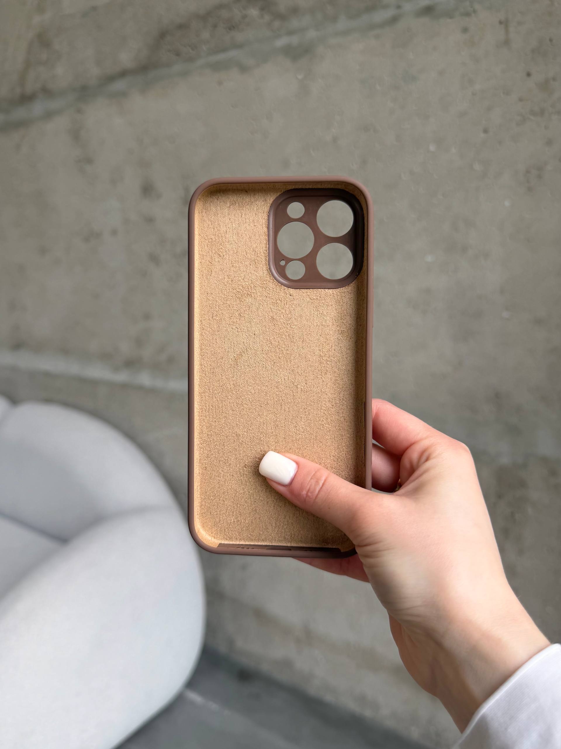 Чехол Silicone case с закрытой камерой на iPhone 16 Pro Chocolate #63