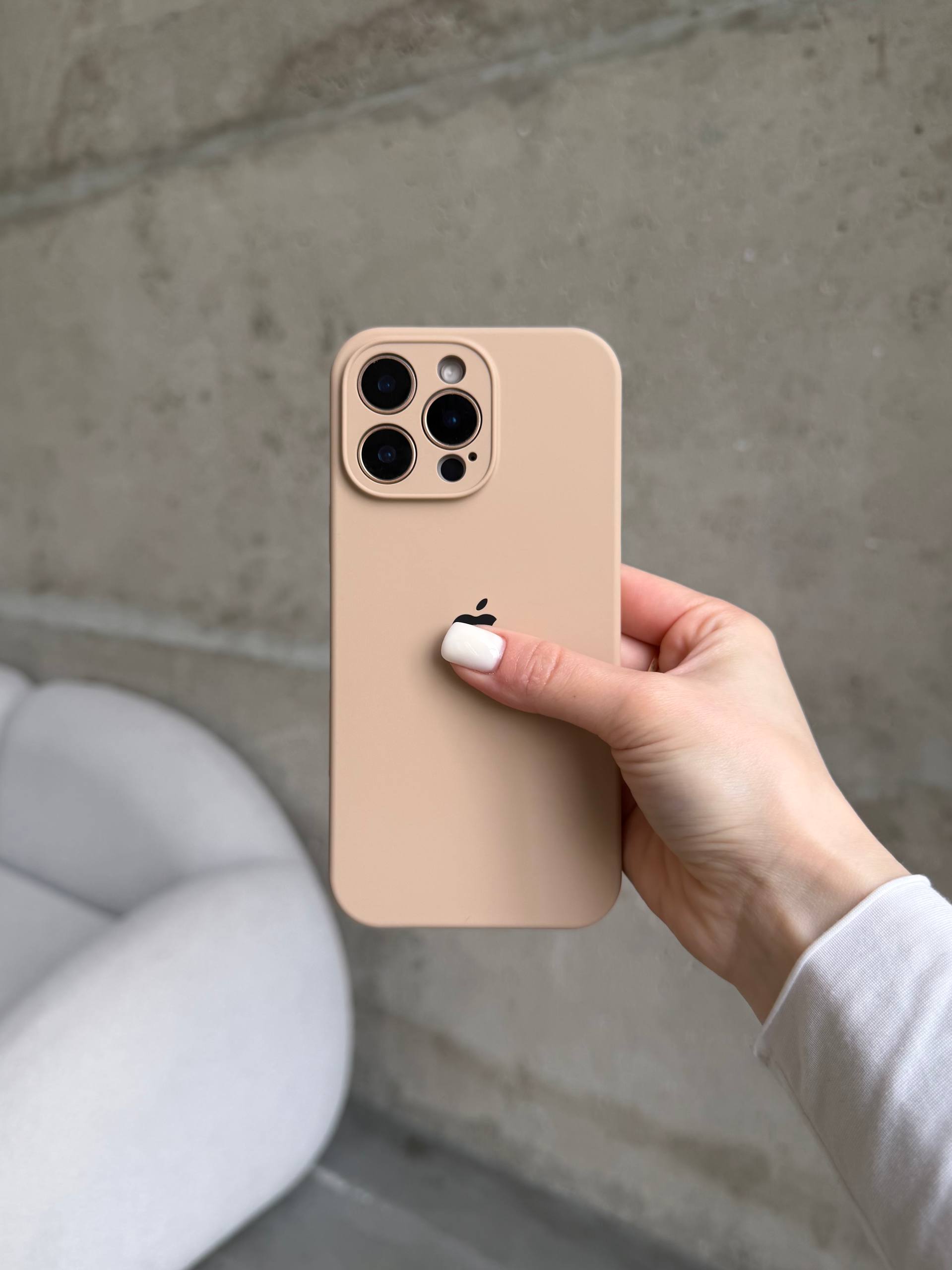 Чехол Silicone case с закрытой камерой на iPhone 16 Pro Desert #62