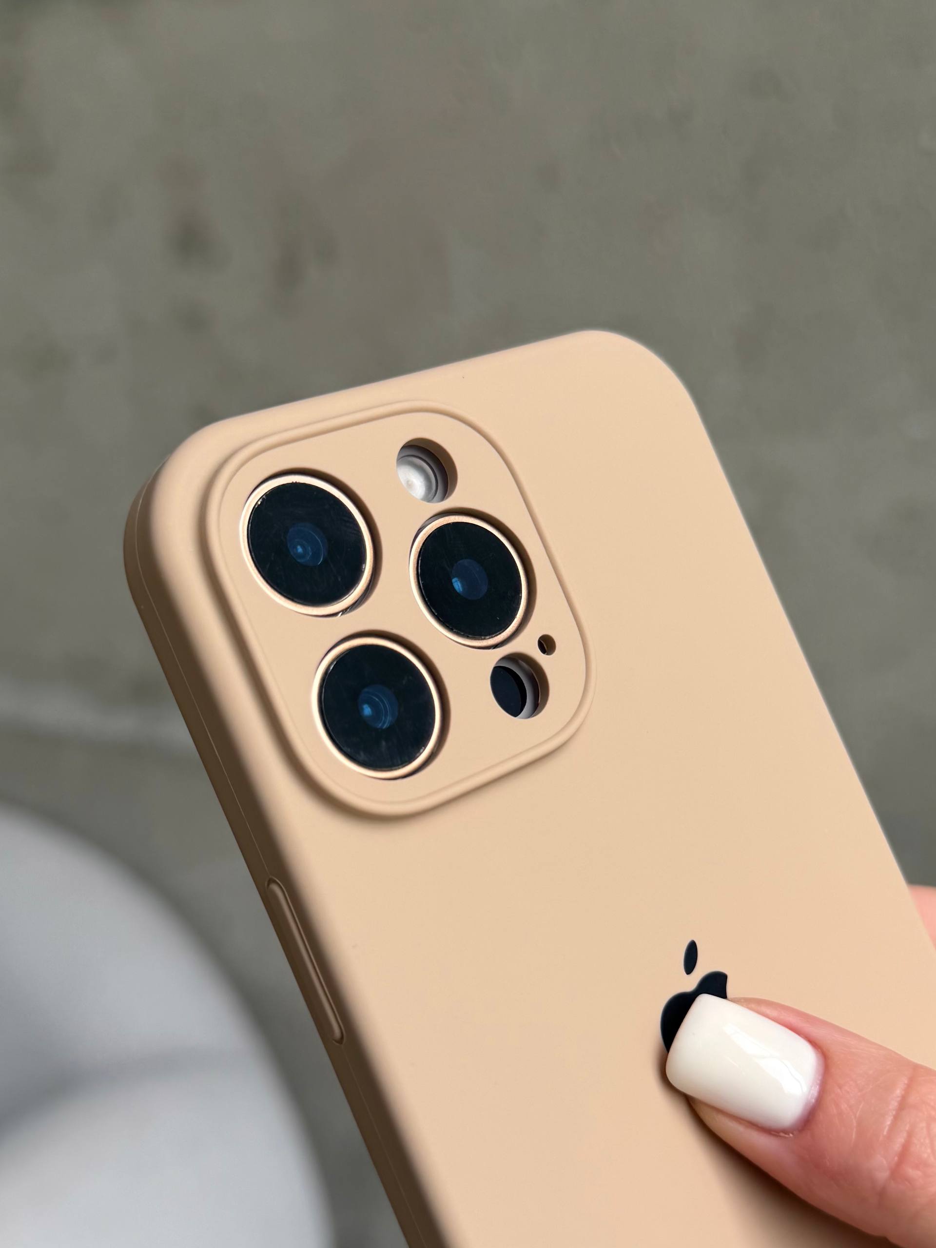 Чехол Silicone case с закрытой камерой на iPhone 16 Pro Desert #62