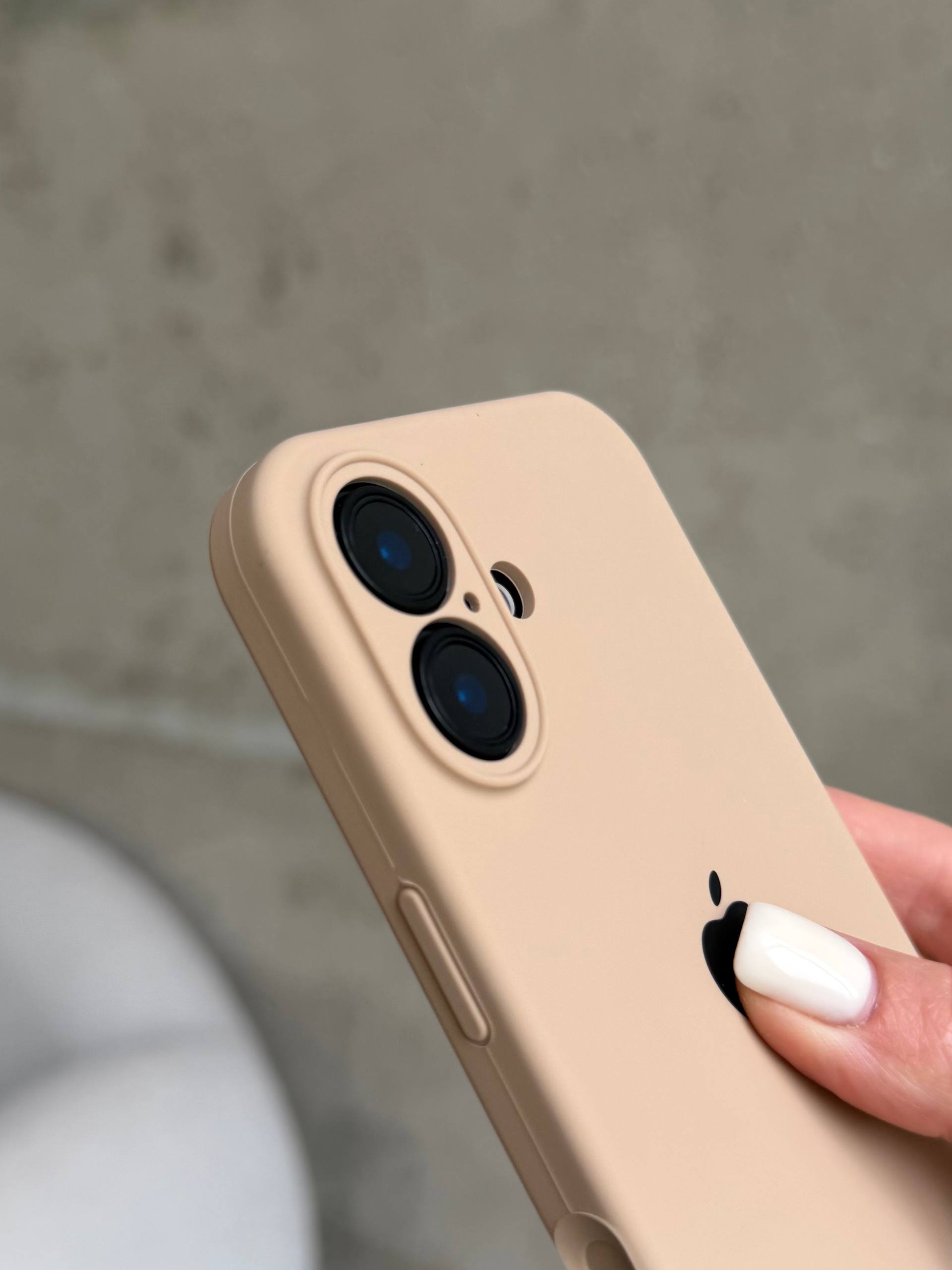 Чехол Silicone case с закрытой камерой на iPhone 16 Desert #62