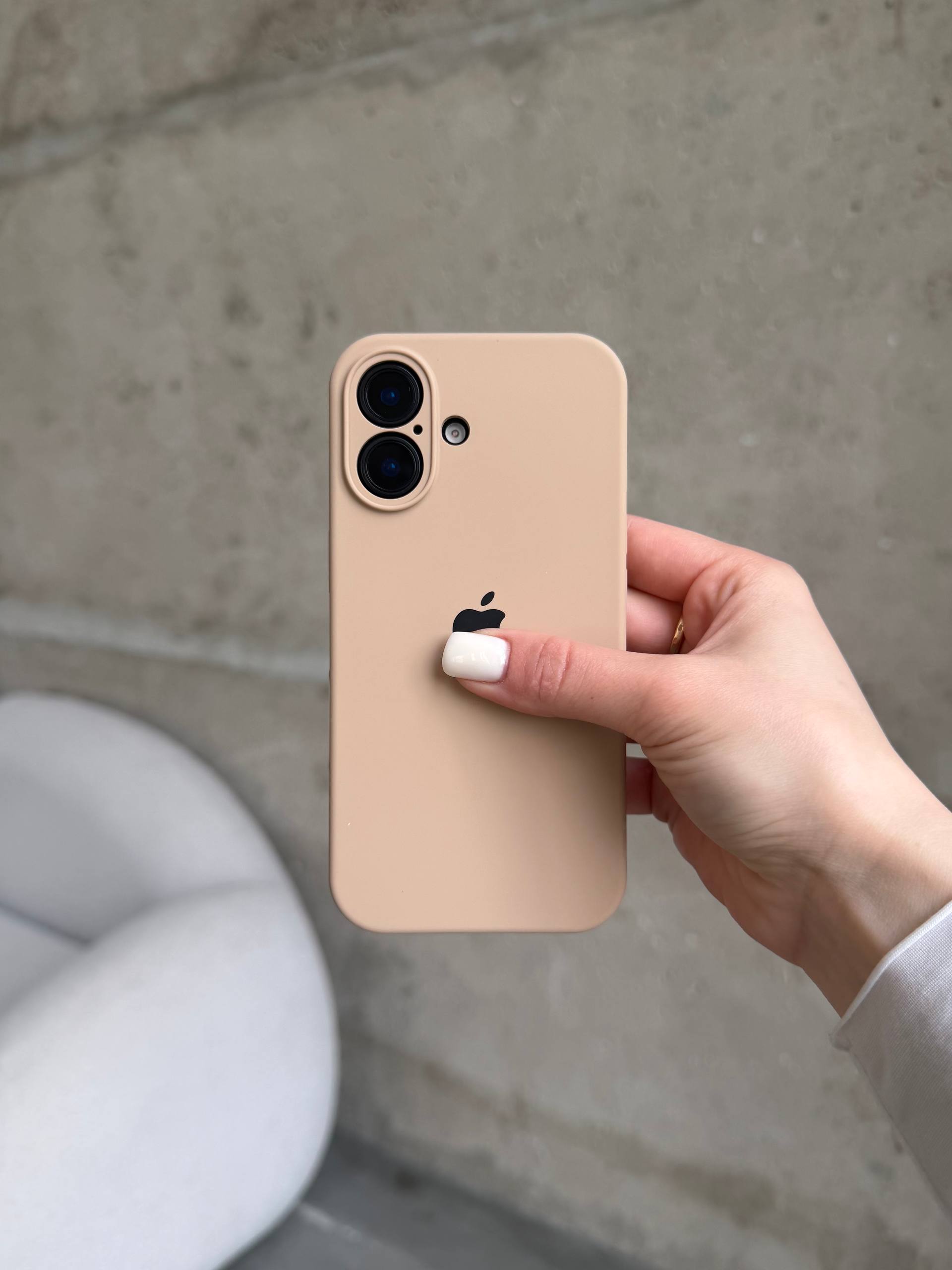 Чехол Silicone case с закрытой камерой на iPhone 16 Desert #62