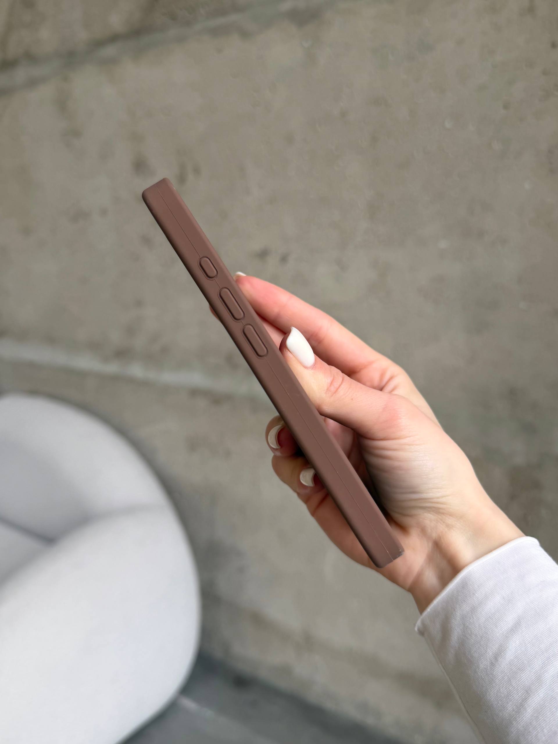 Чехол Silicone case с закрытой камерой на iPhone 16 Chocolate #63