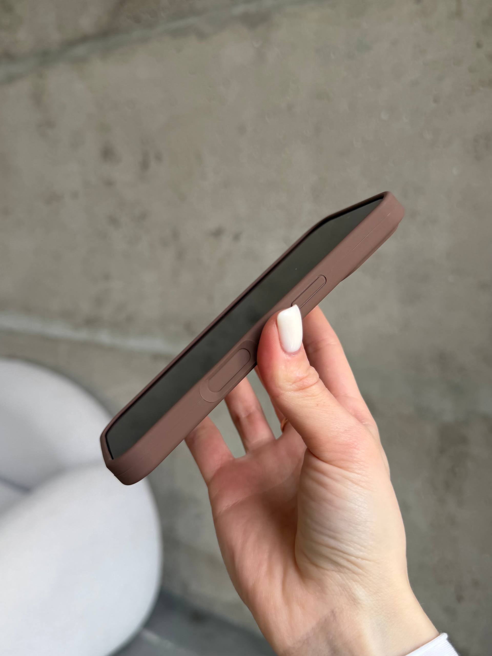 Чехол Silicone case с закрытой камерой на iPhone 16 Chocolate #63