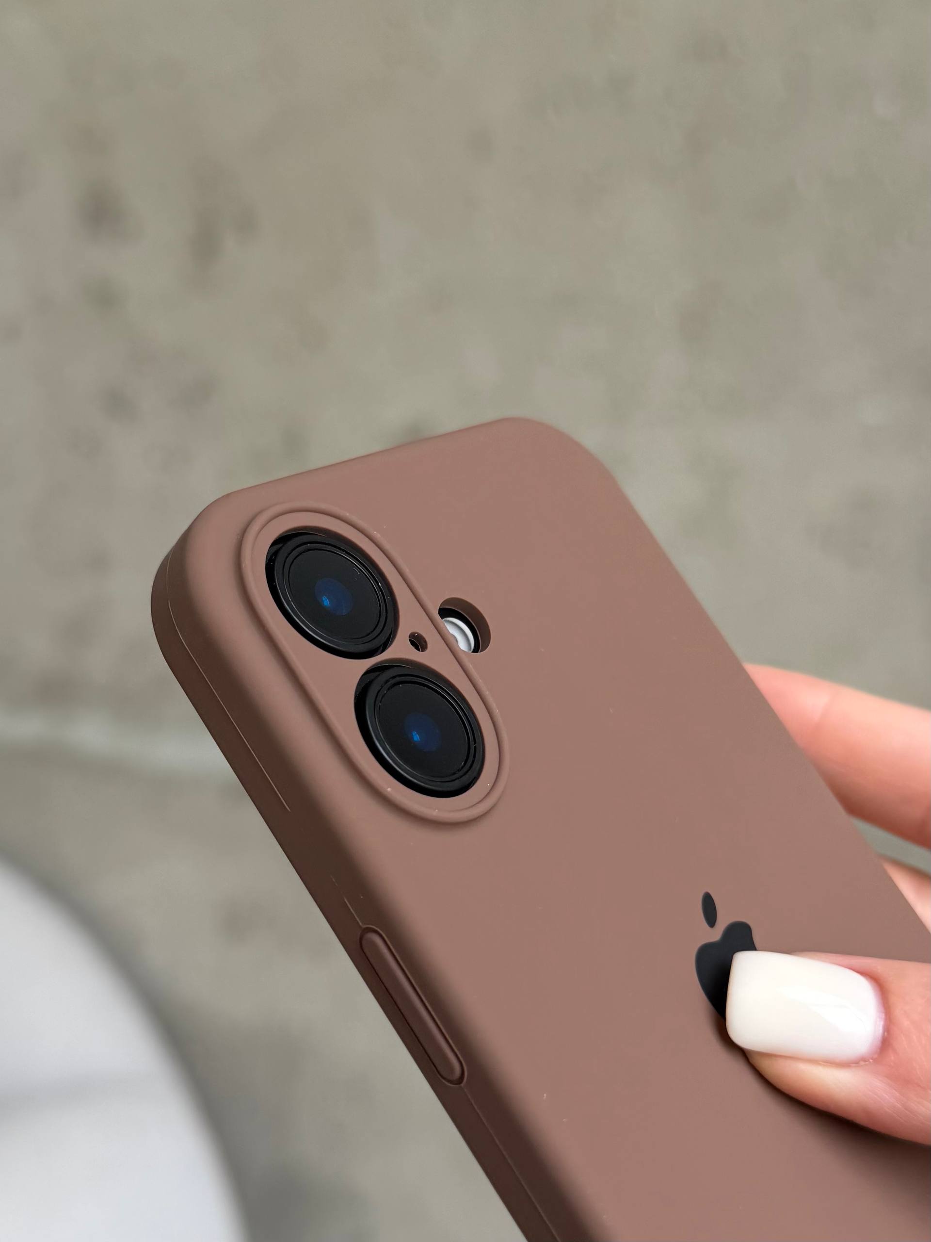 Чехол Silicone case с закрытой камерой на iPhone 16 Chocolate #63