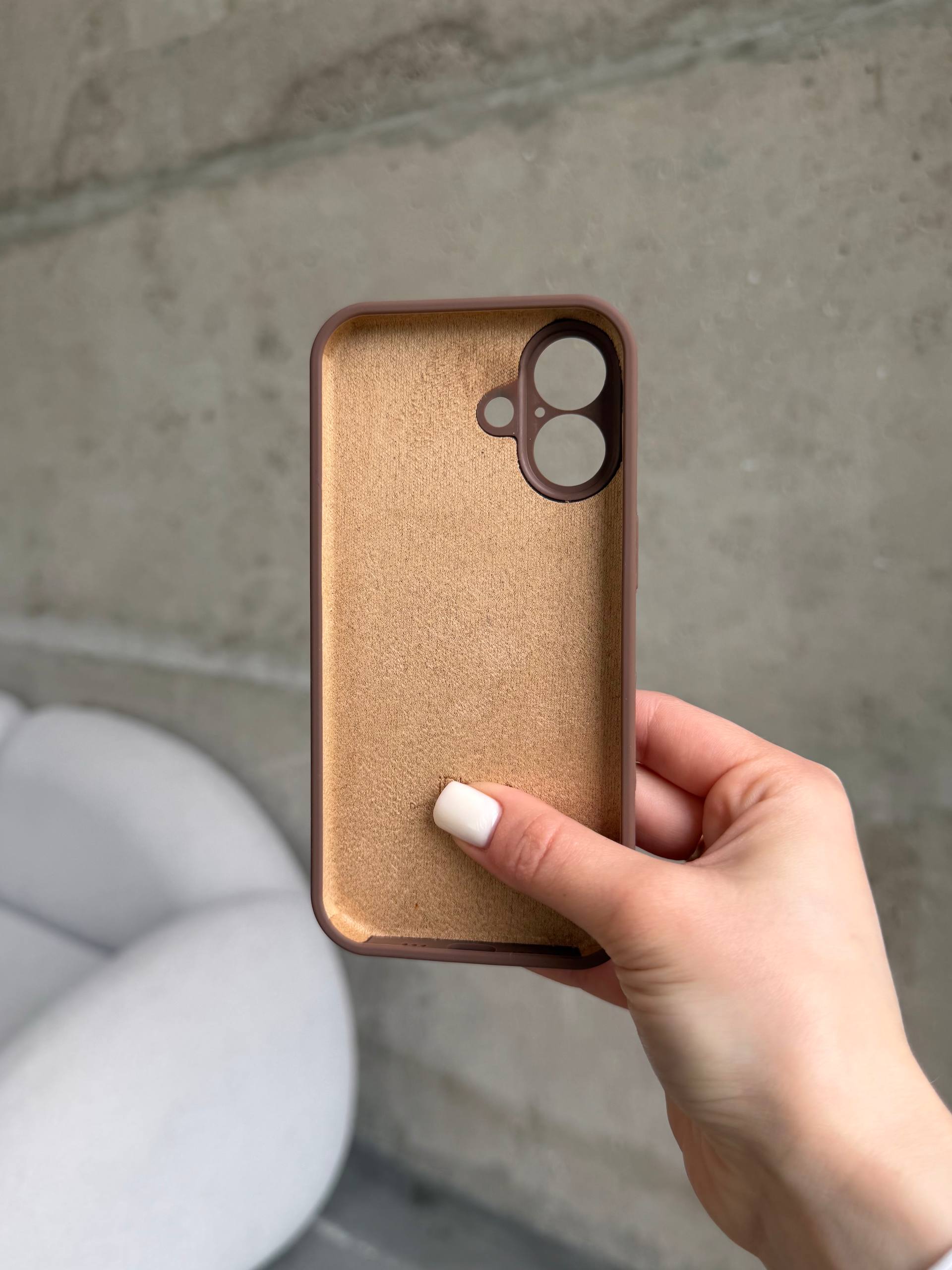 Чехол Silicone case с закрытой камерой на iPhone 16 Chocolate #63
