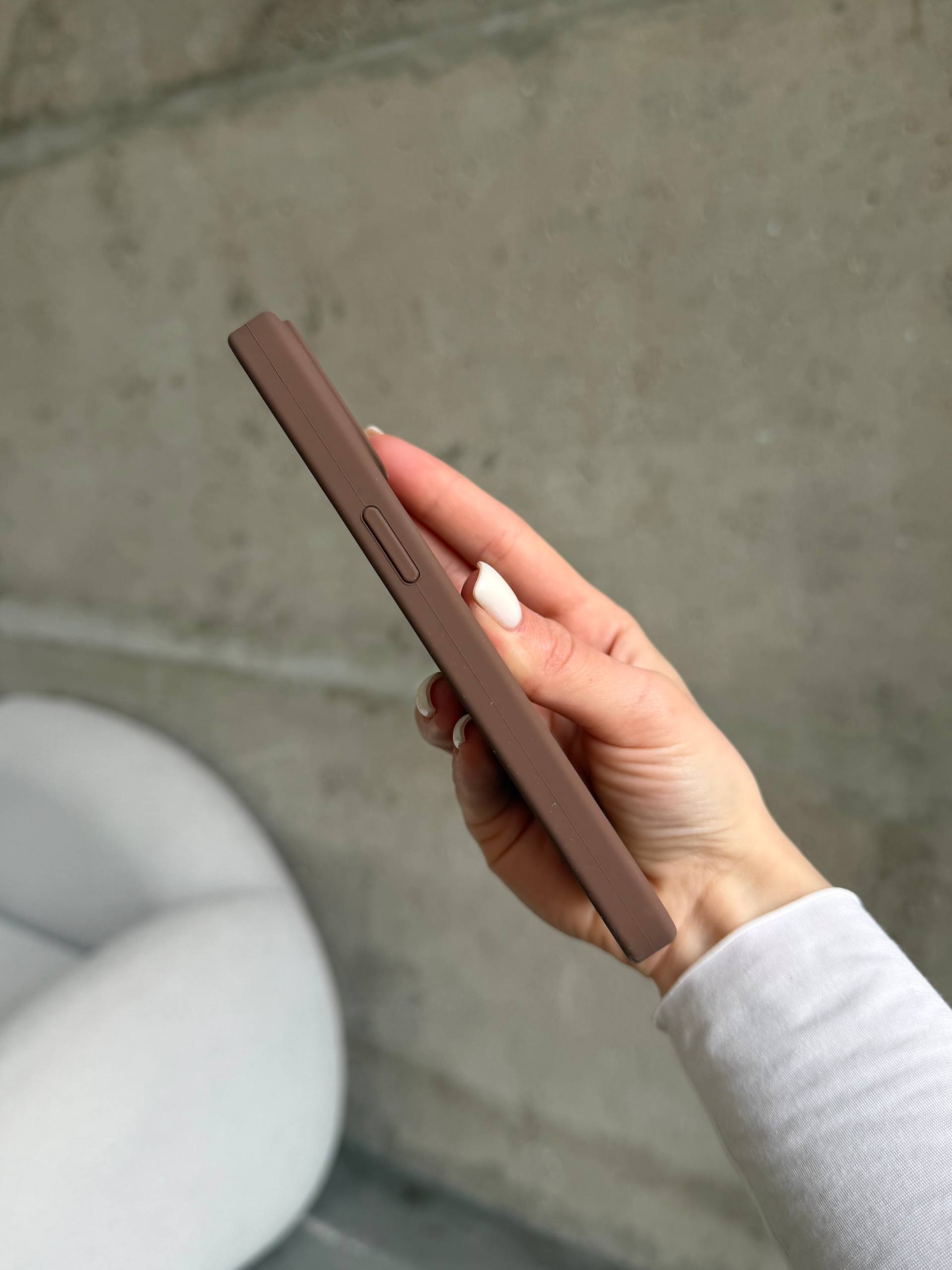Чехол Silicone case с закрытой камерой на iPhone 13 Chocolate #63