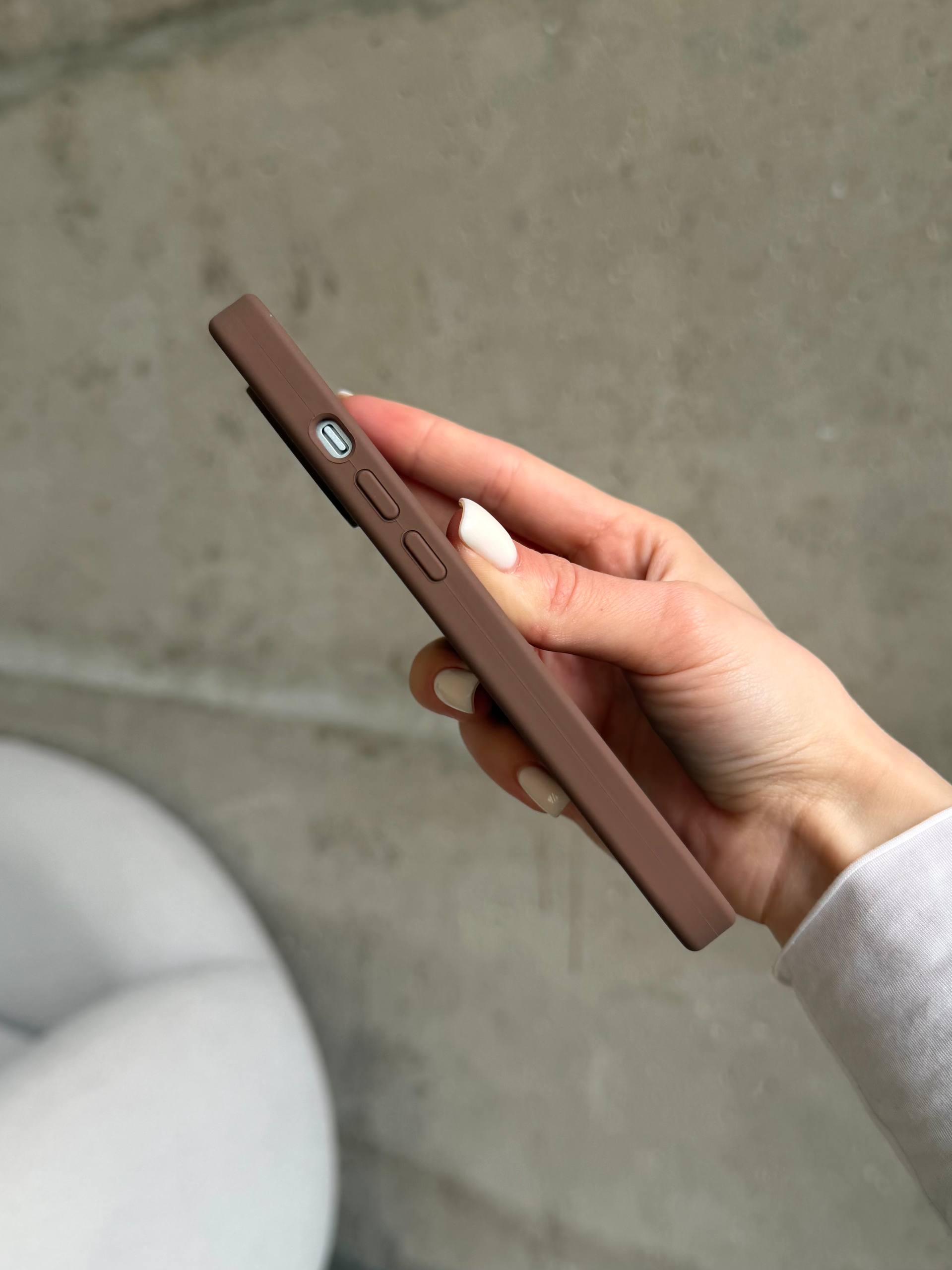 Чехол Silicone case с закрытой камерой на iPhone 13 Chocolate #63
