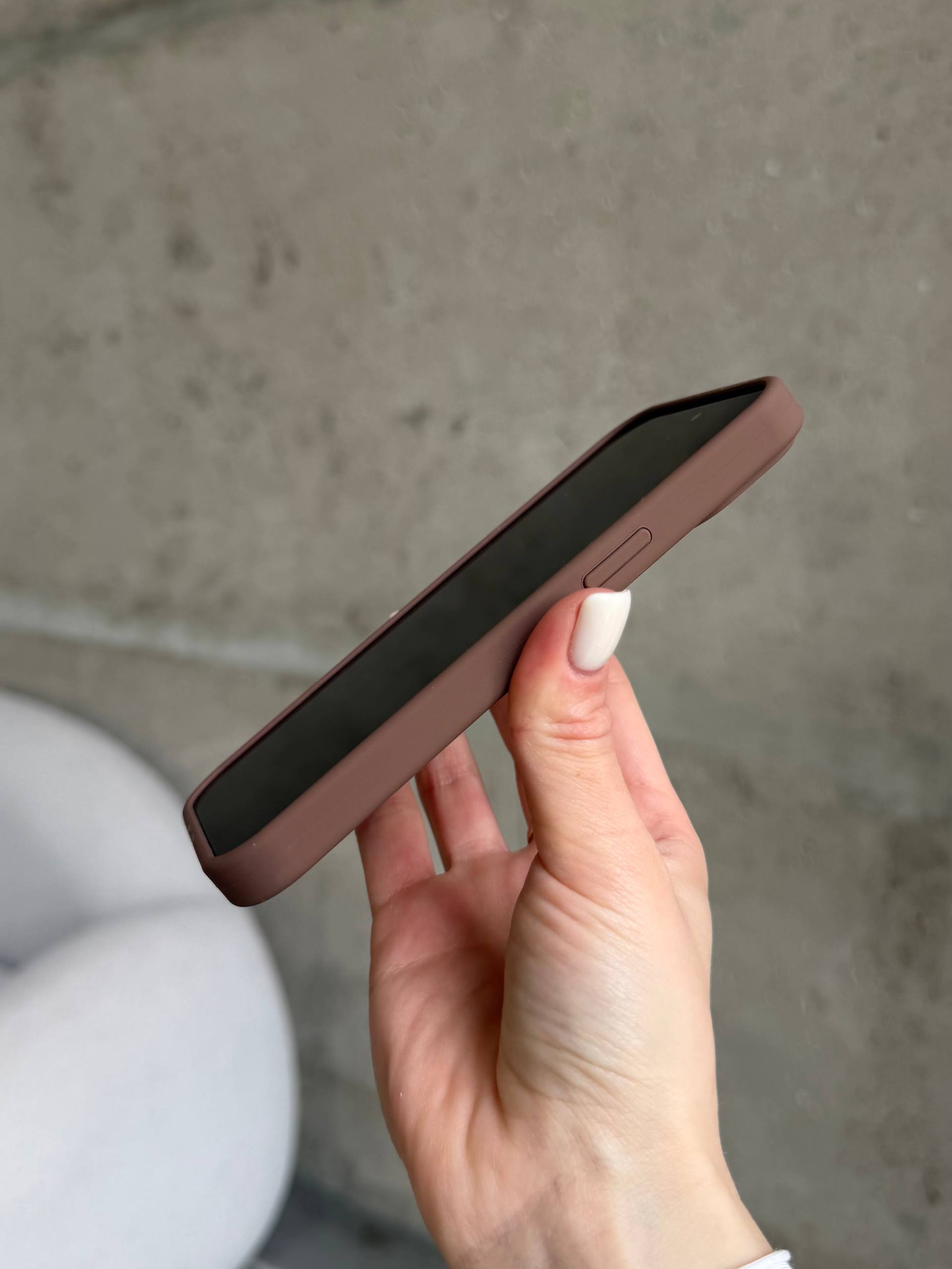 Чехол Silicone case с закрытой камерой на iPhone 13 Chocolate #63