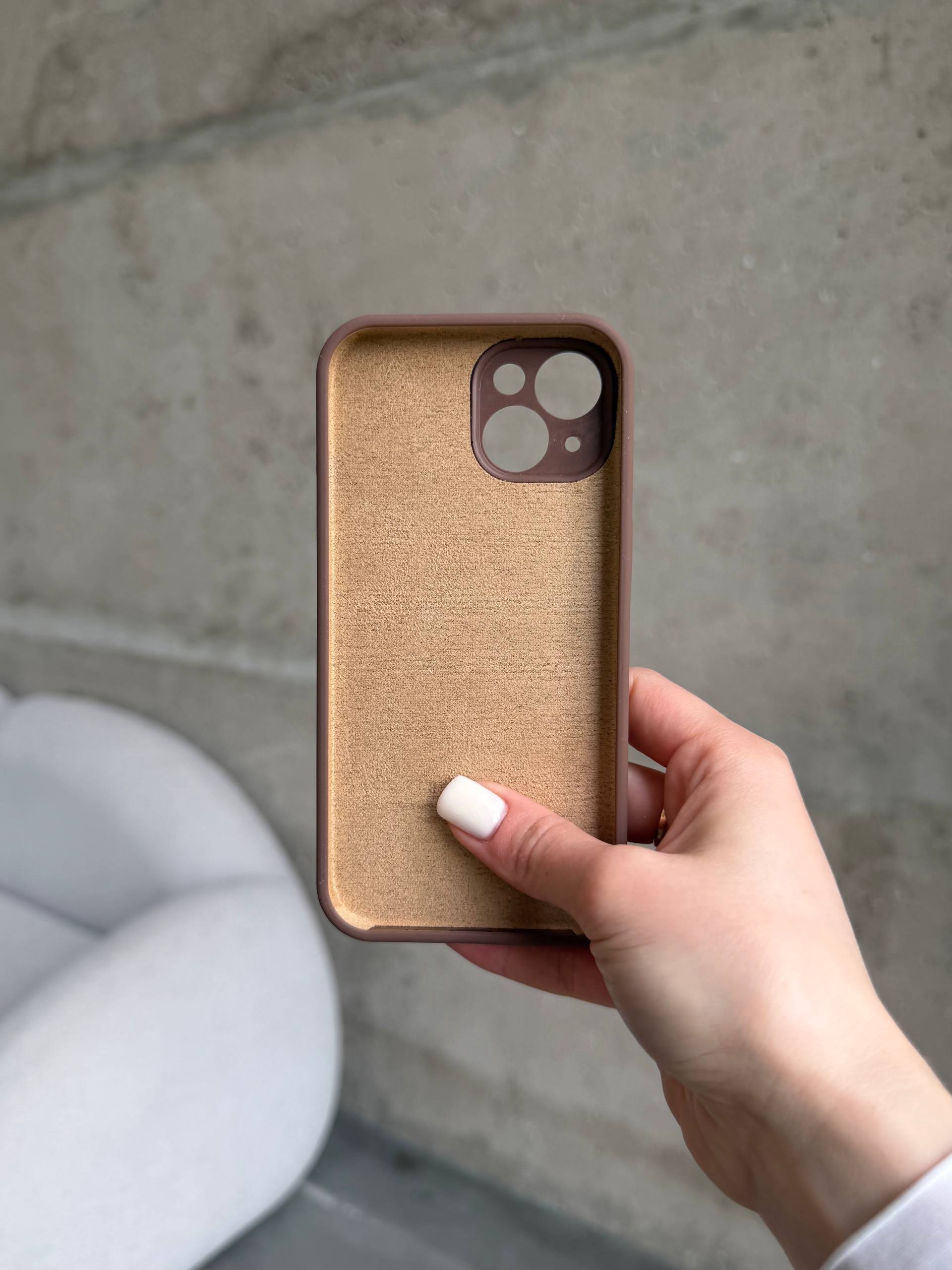 Чехол Silicone case с закрытой камерой на iPhone 13 Chocolate #63