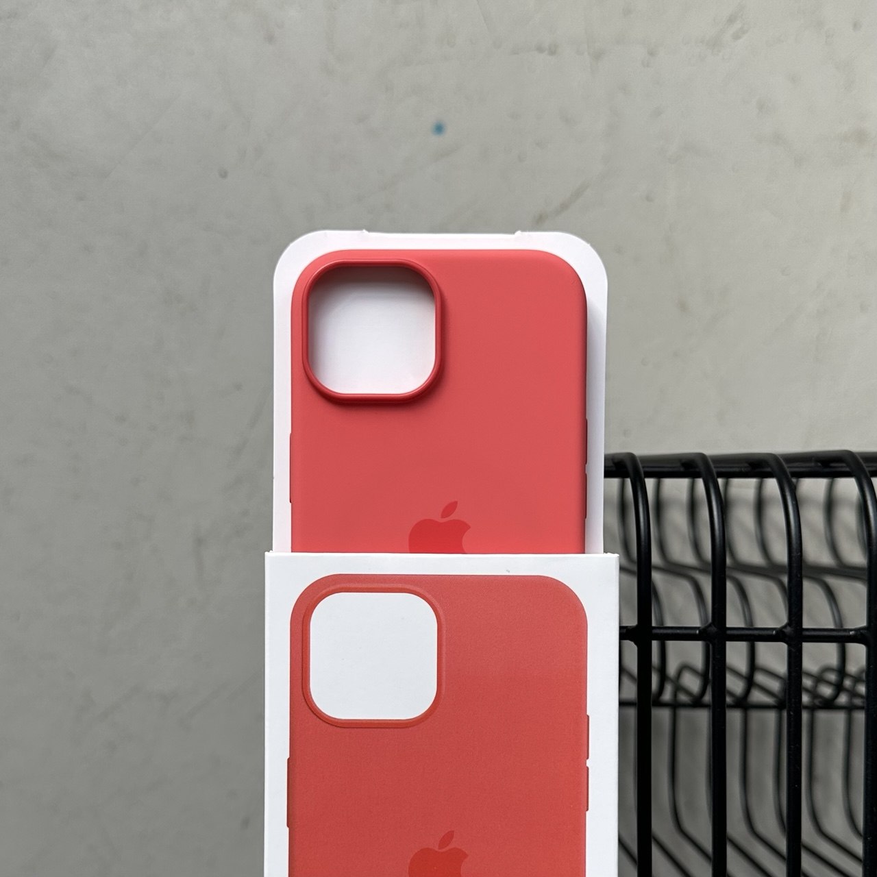 Чохол Silicone case з Magsafe на iPhone 15+ Guava (08)