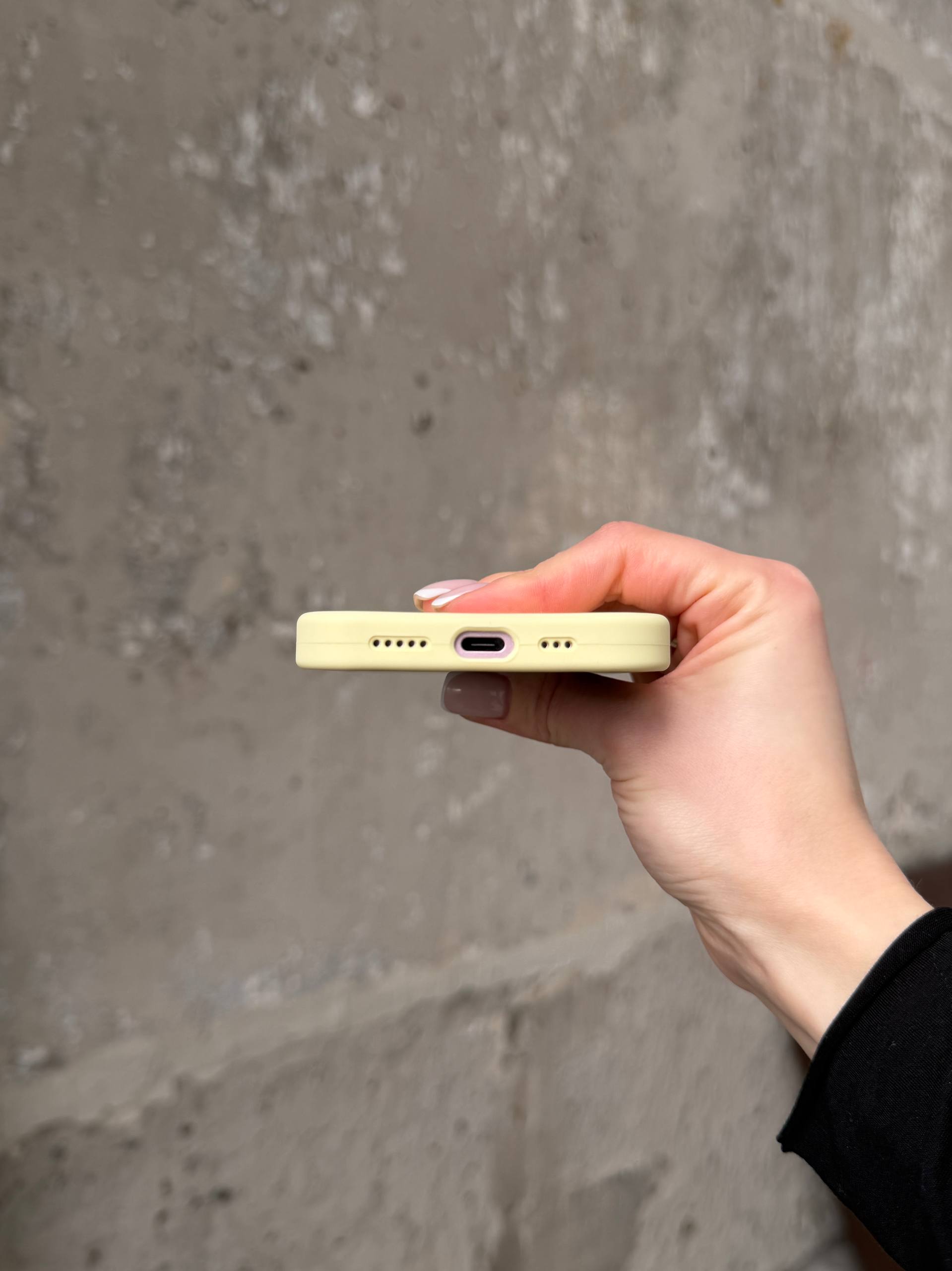 Чохол Silicone case із закритою камерою на iPhone 15 Pro Cream Yellow #61