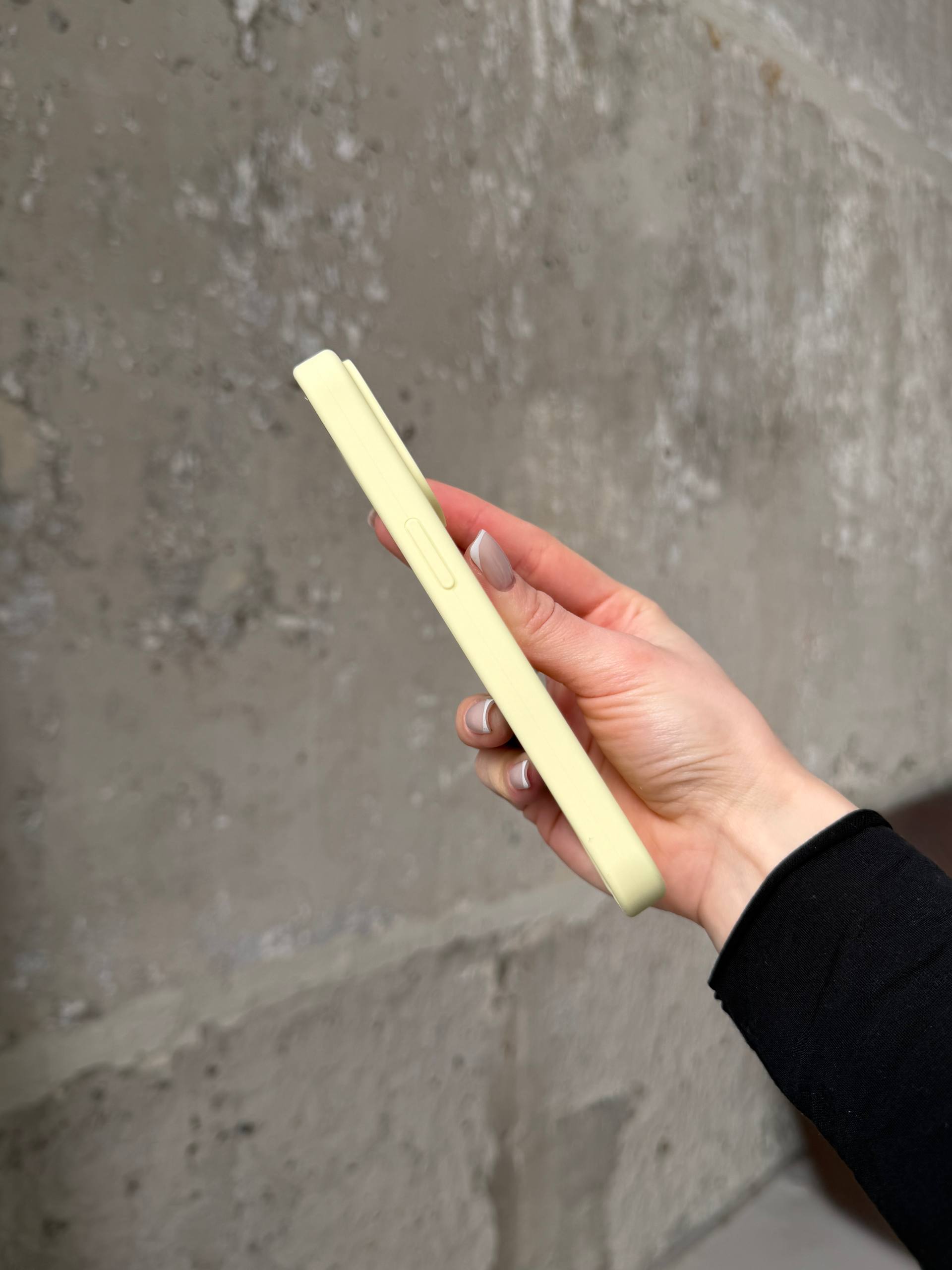 Чохол Silicone case із закритою камерою на iPhone 15 Pro Cream Yellow #61