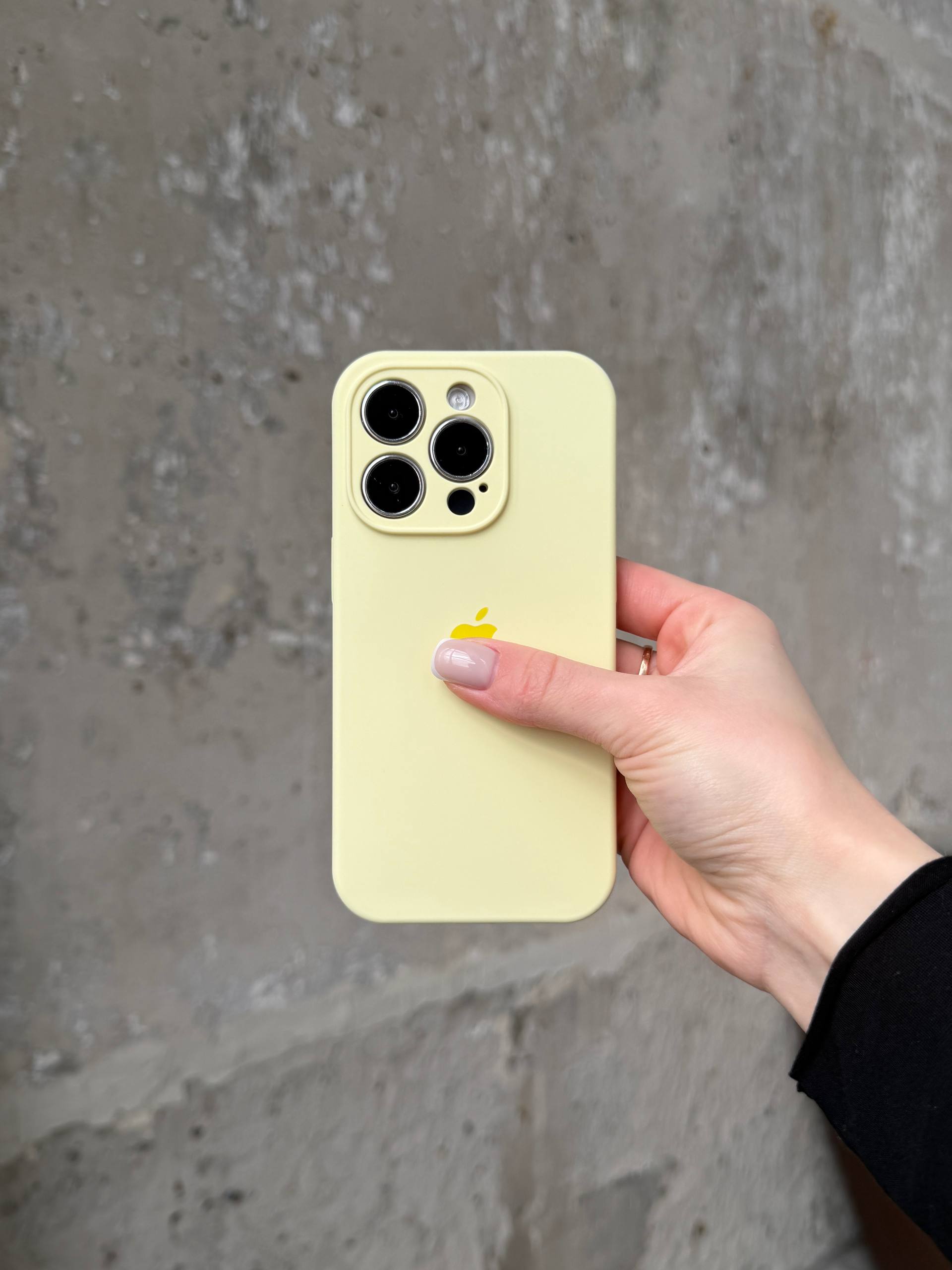 Чохол Silicone case із закритою камерою на iPhone 14 Pro Cream Yellow #61
