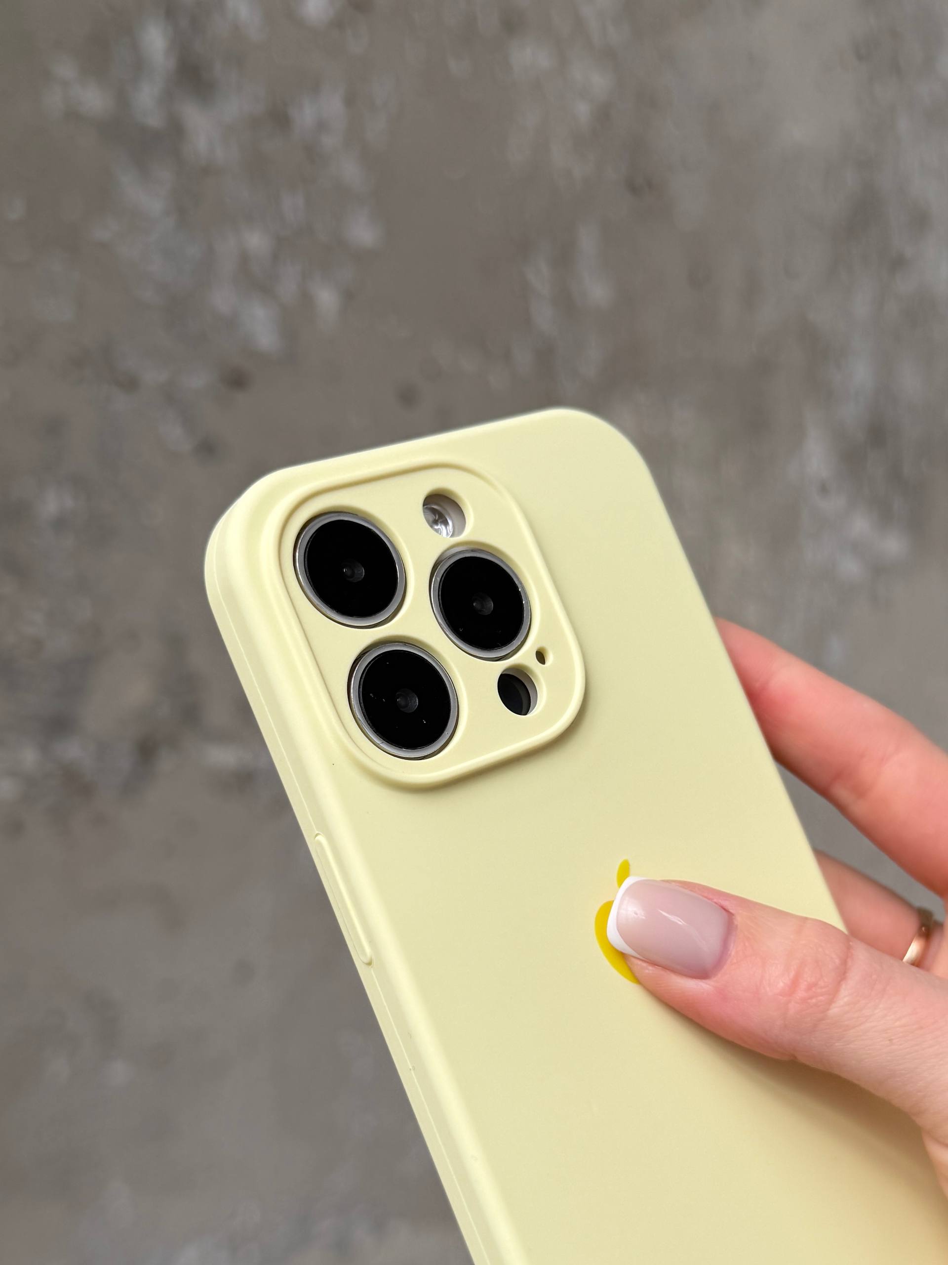 Чохол Silicone case із закритою камерою на iPhone 15 Pro Cream Yellow #61