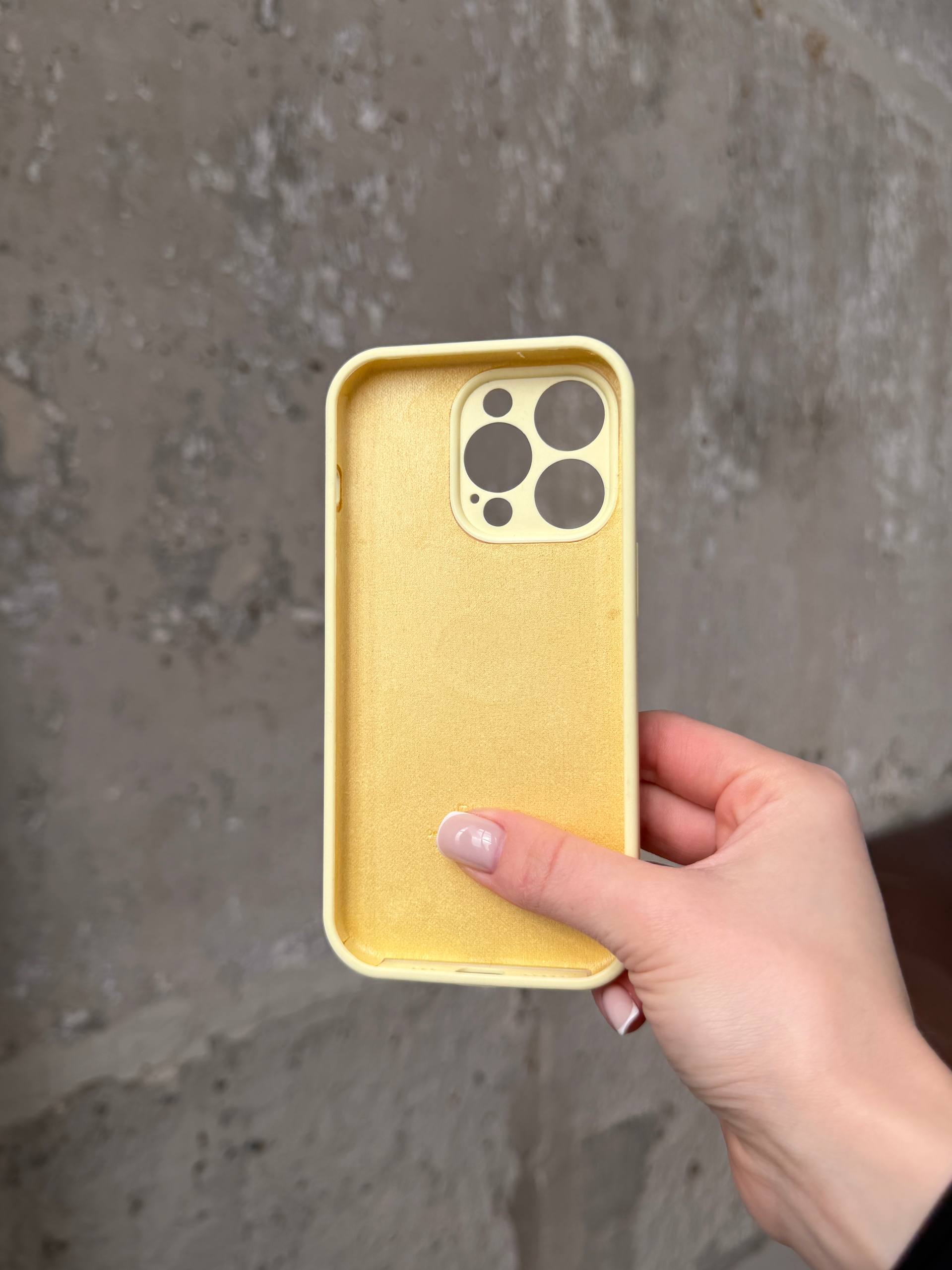 Чохол Silicone case із закритою камерою на iPhone 15 Pro Cream Yellow #61