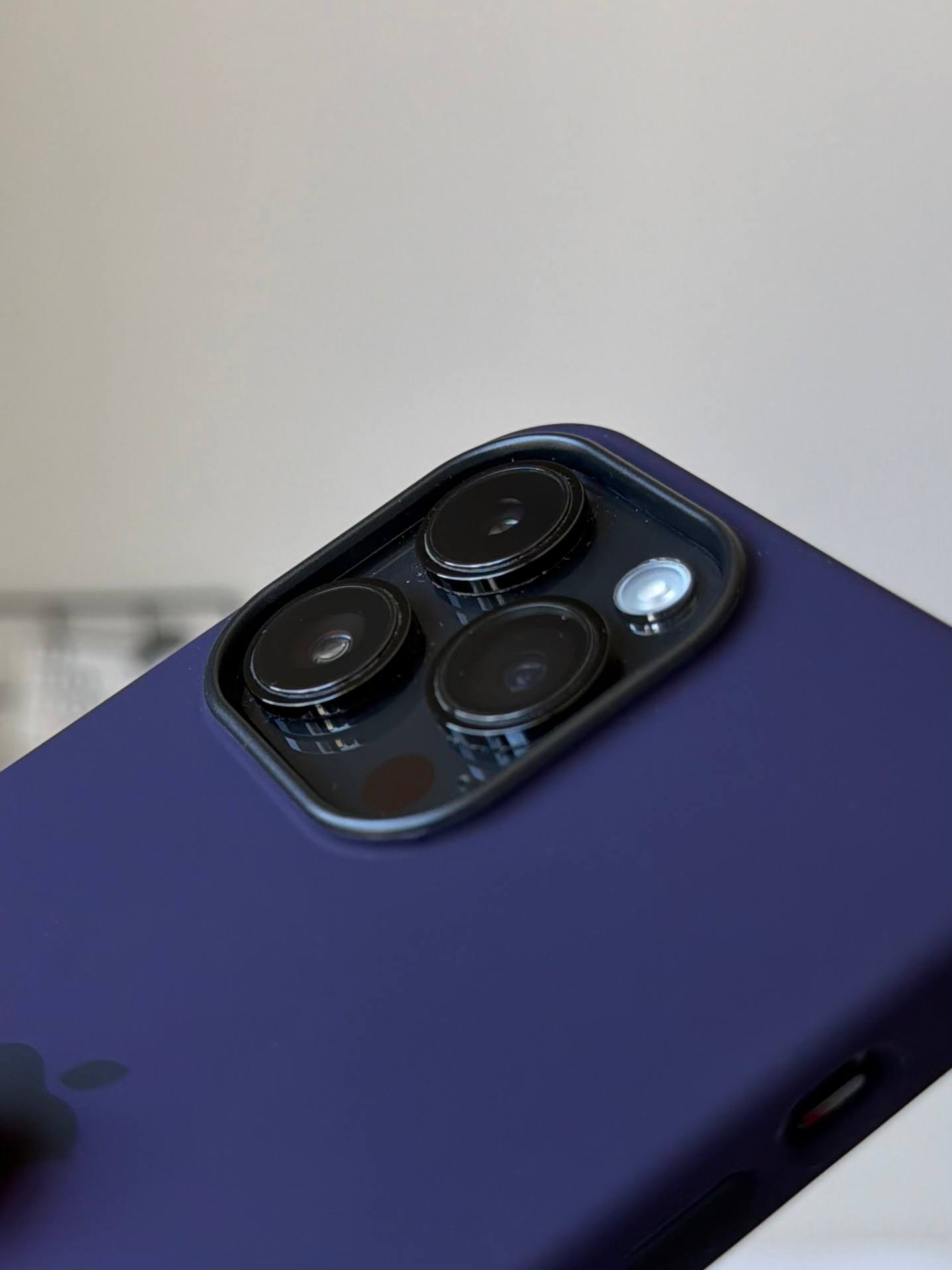 Чехол Silicone case с Magsafe на iPhone 14 Pro Elderberry (08)