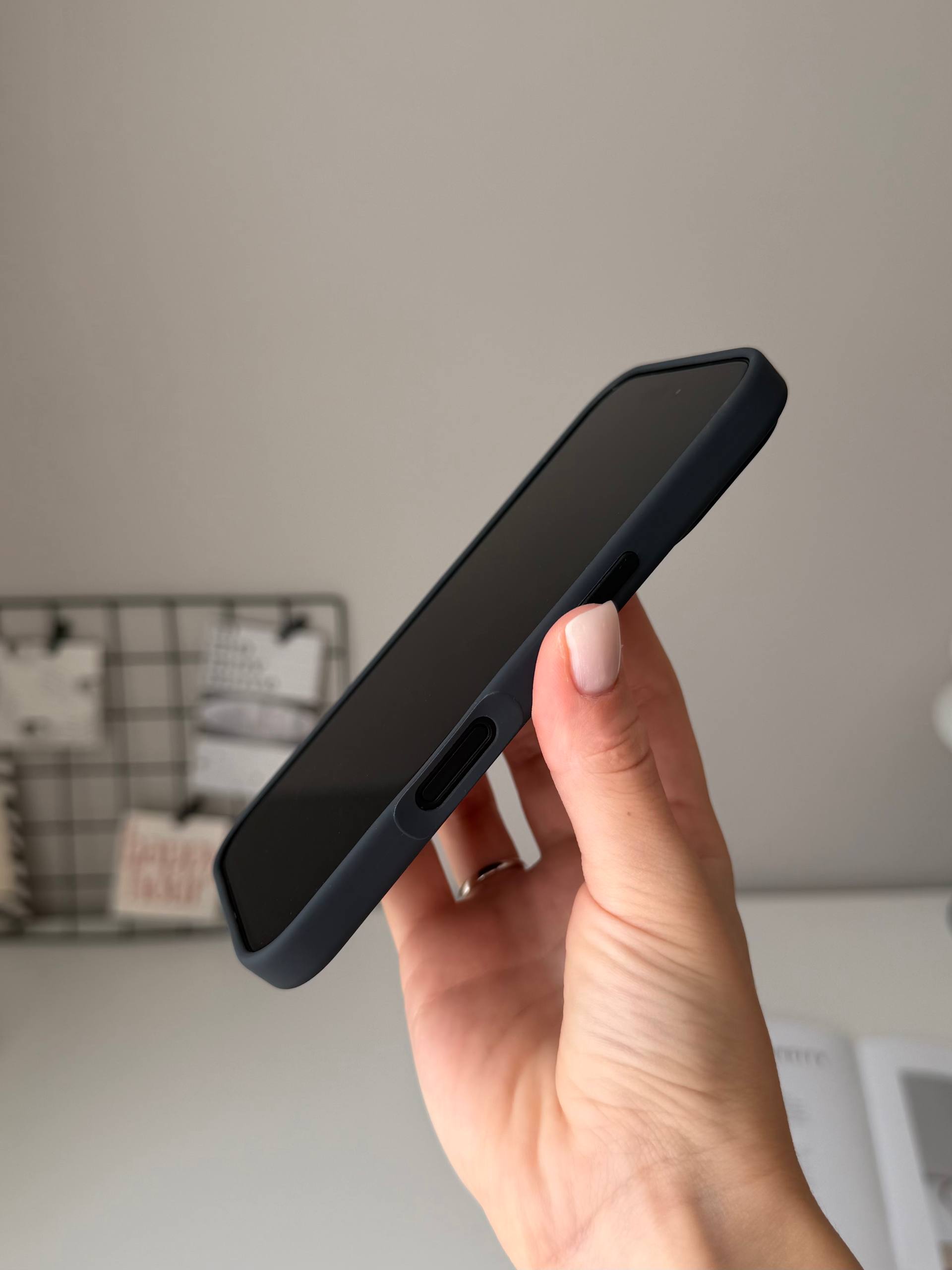 Чехол Silicone case с Magsafe на iPhone 16+ Black (01)