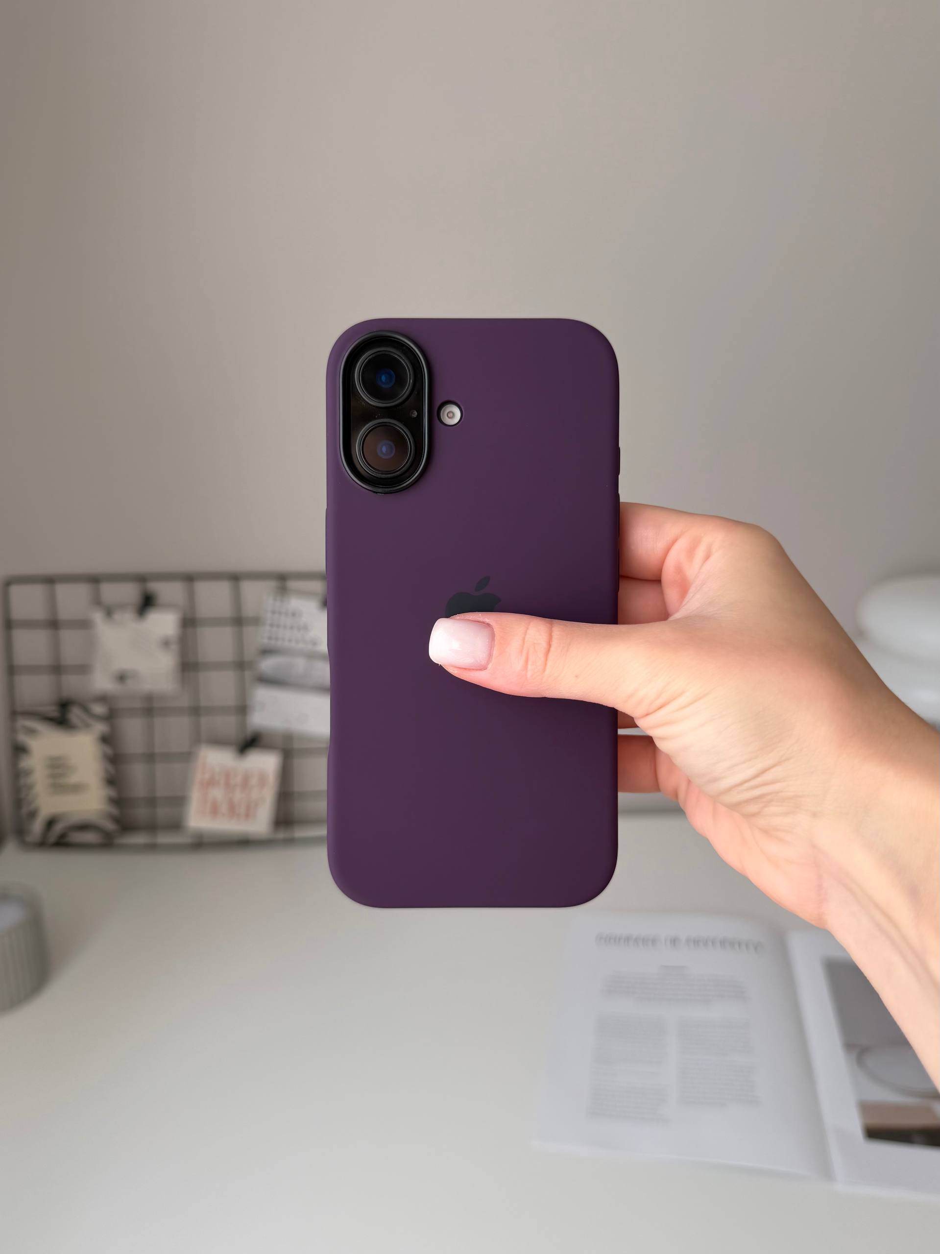 Чехол Silicone case с Magsafe на iPhone 16+ Plum (03)