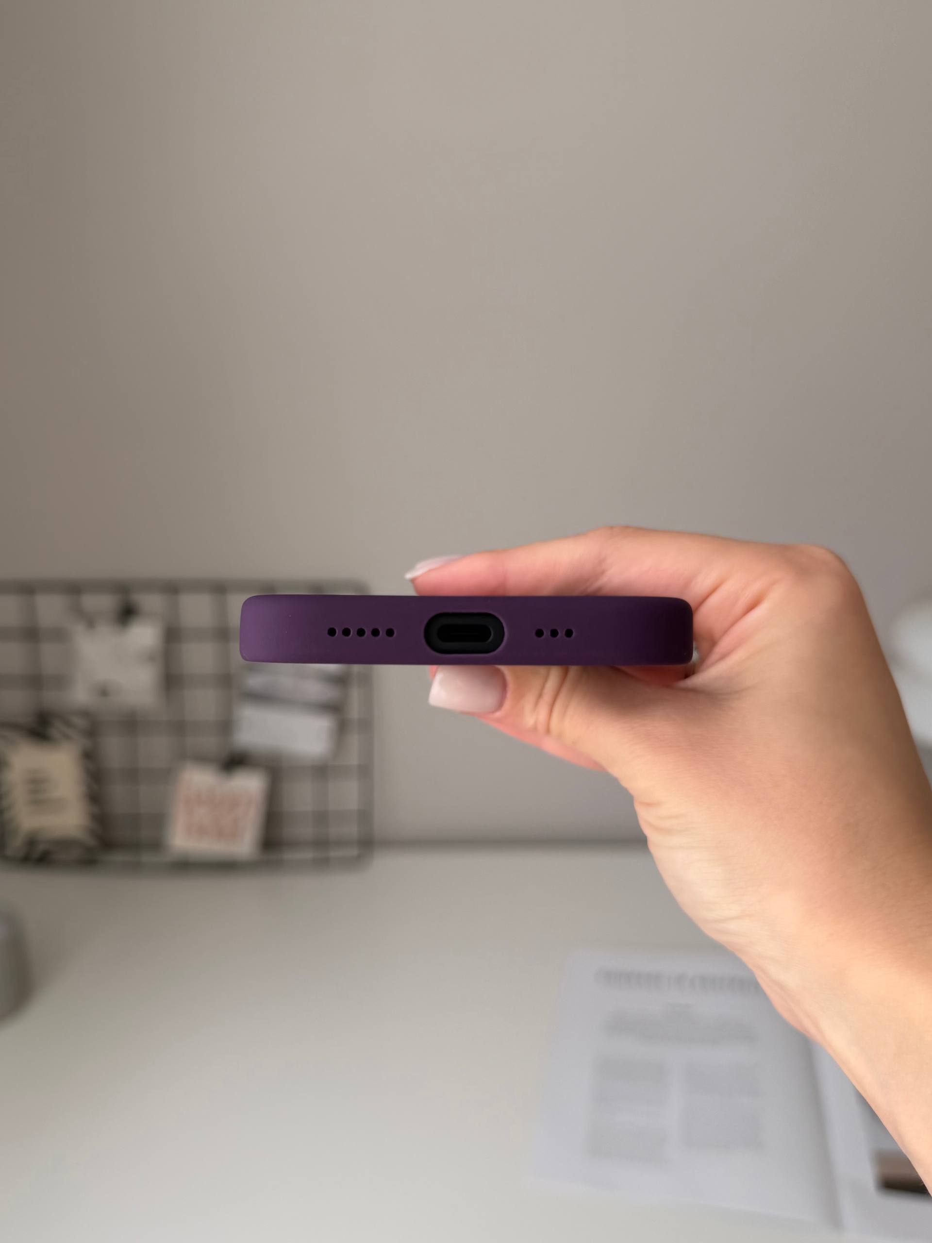 Чехол Silicone case с Magsafe на iPhone 16+ Plum (03)
