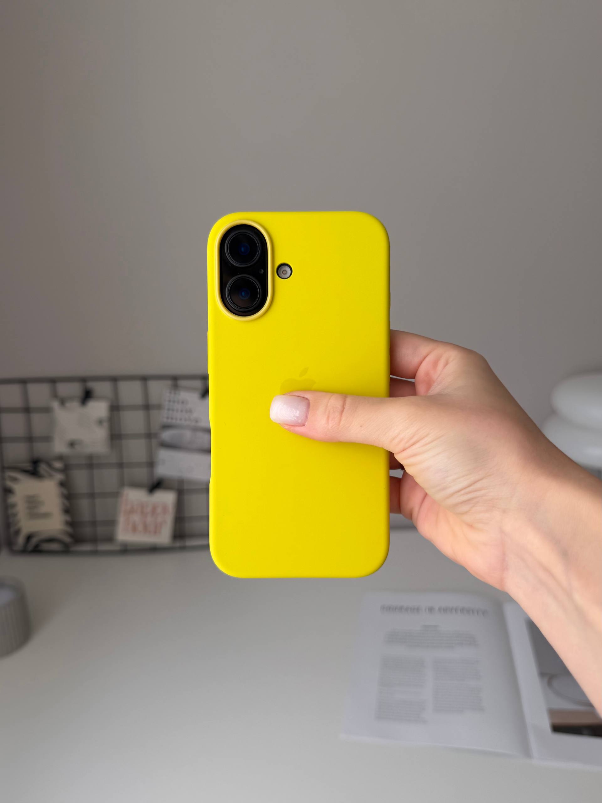 Чехол Silicone case с Magsafe на iPhone 16+ Star Fruit (08)
