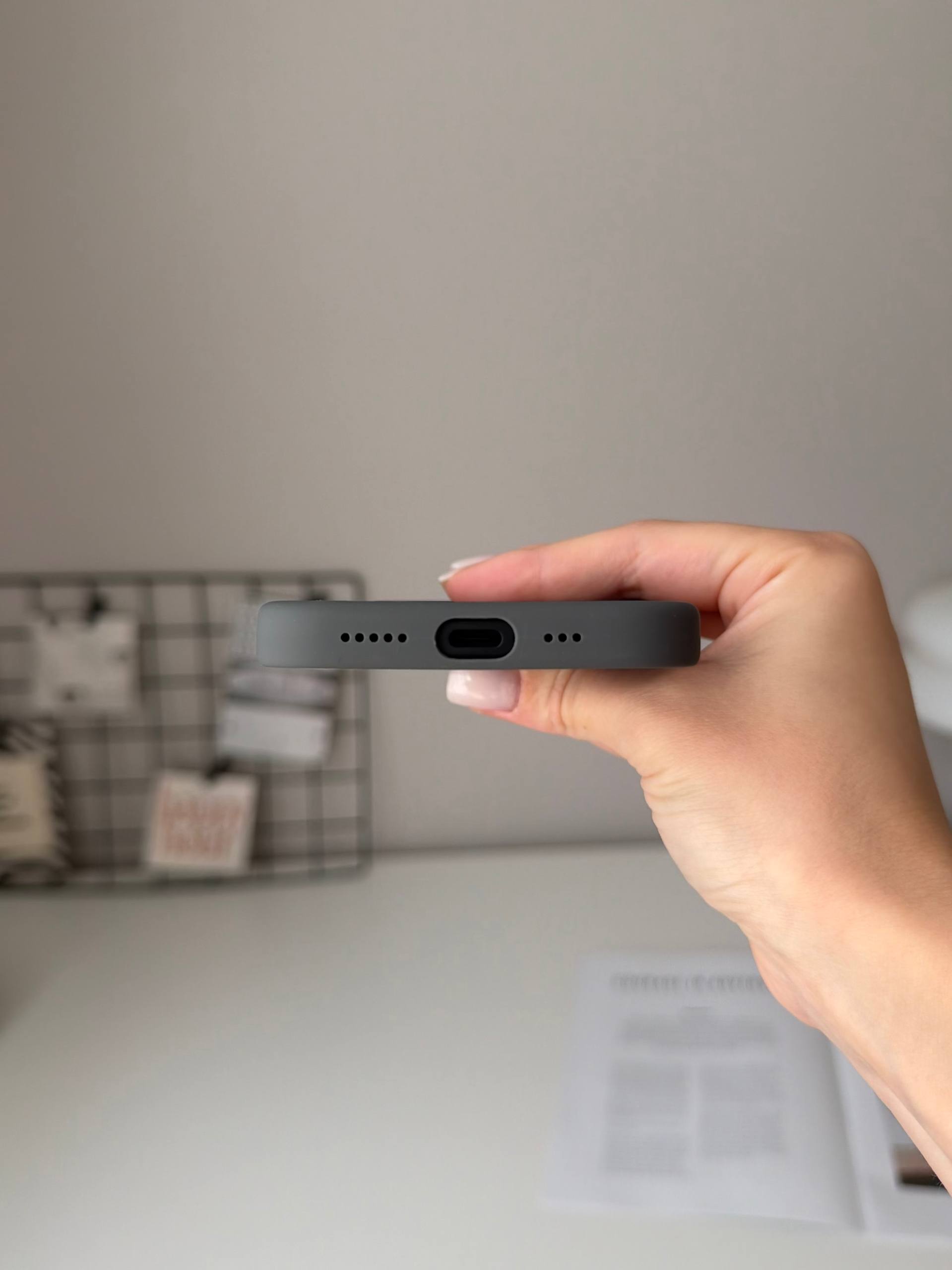 Чехол Silicone case с Magsafe на iPhone 16+ Stone Gray (02)