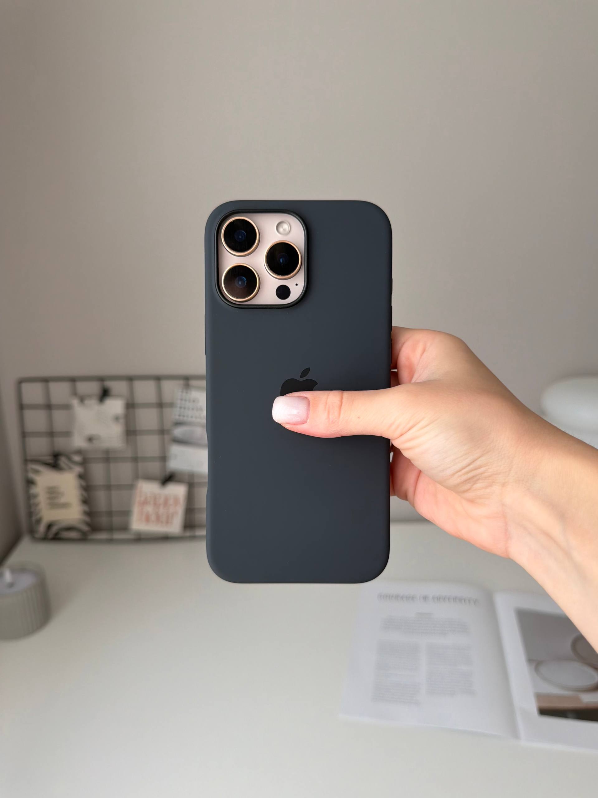 Чехол Silicone case с Magsafe на iPhone 16 Pro Max Black (01)