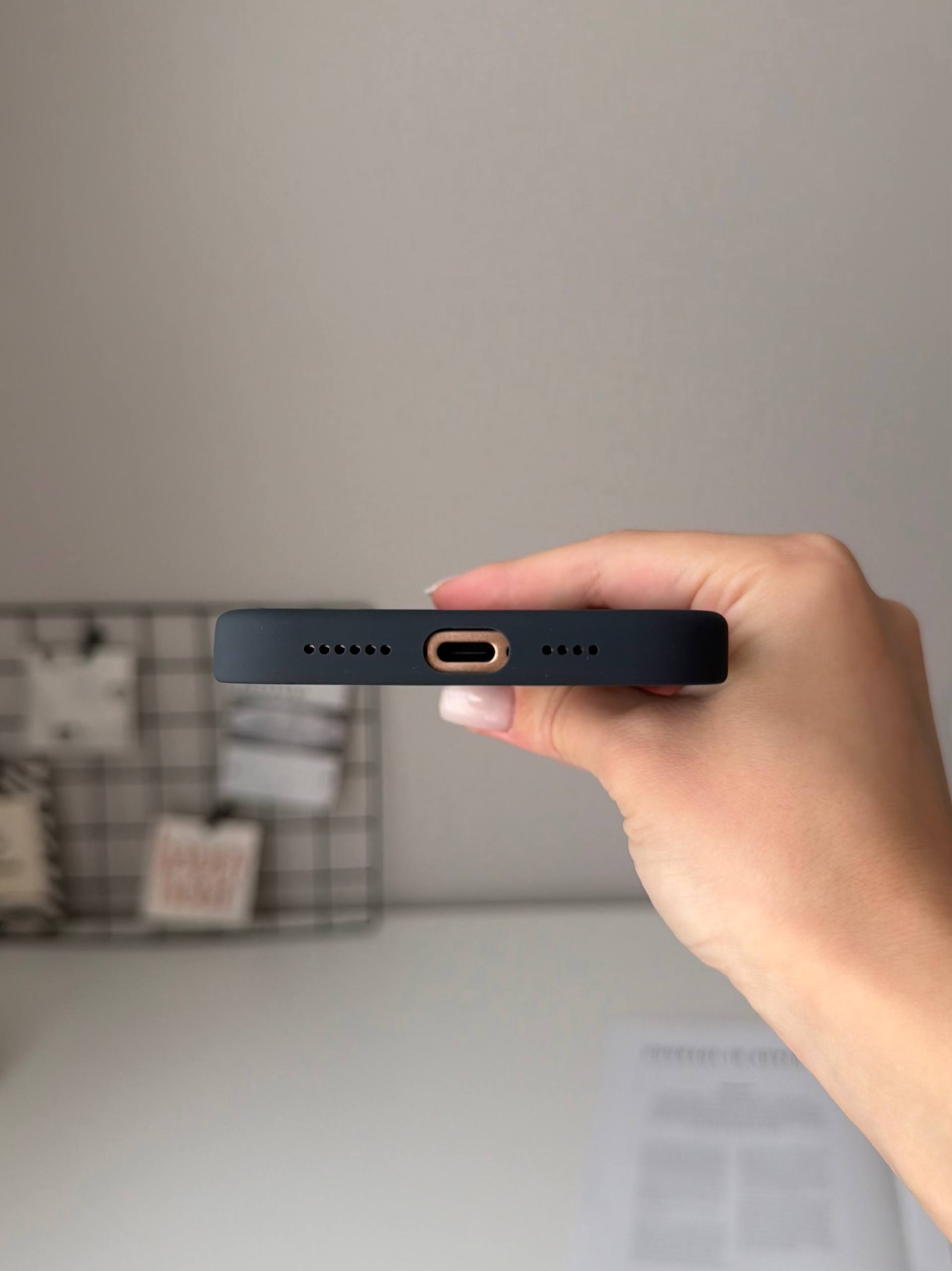Чехол Silicone case с Magsafe на iPhone 16 Pro Max Black (01)