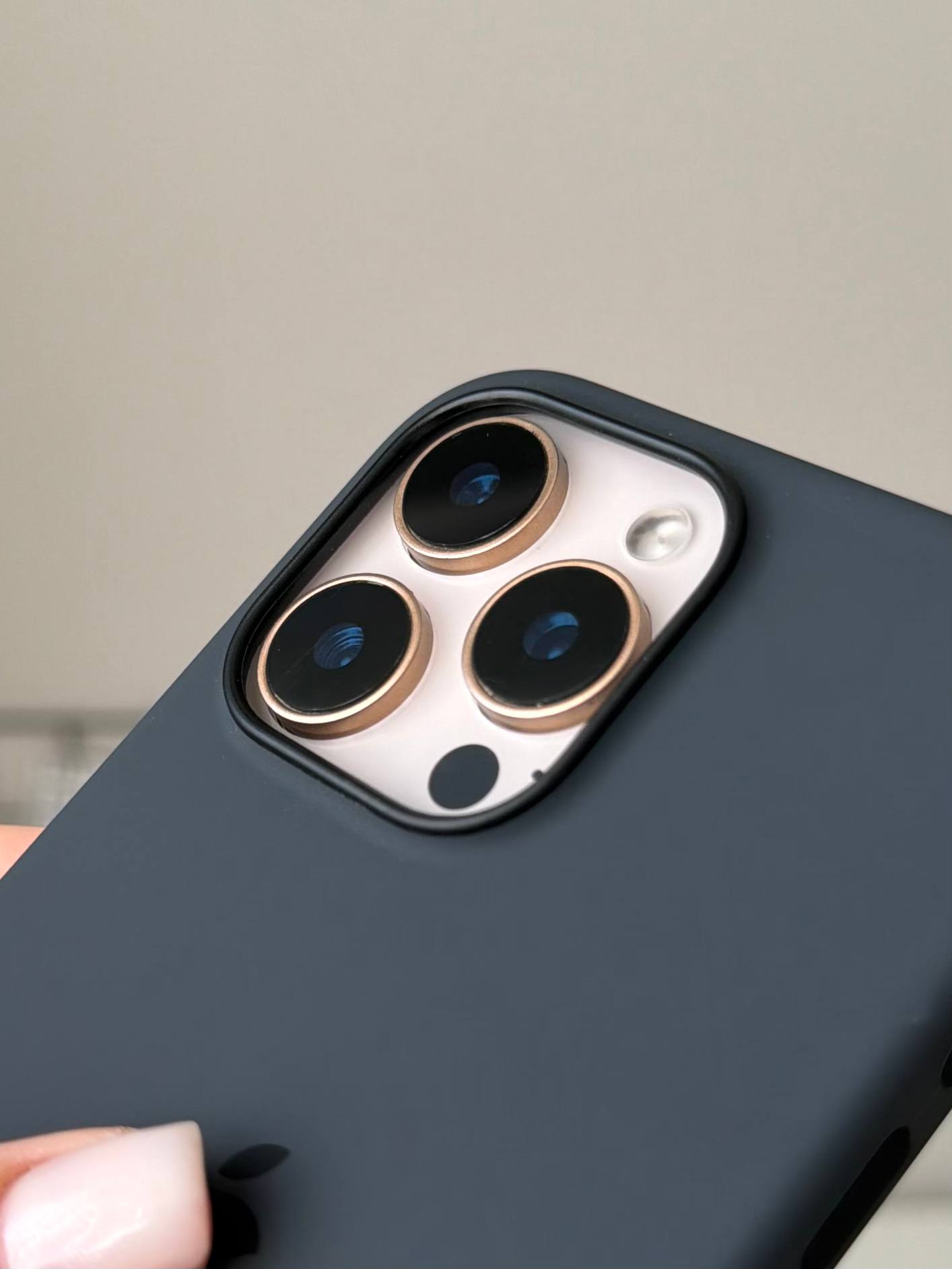 Чехол Silicone case с Magsafe на iPhone 16 Pro Max Black (01)