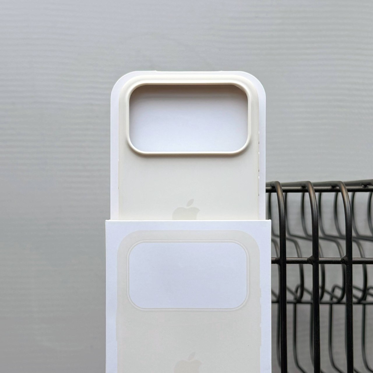 Чехол Silicone case с Magsafe на iPhone 17 Pro Max Vanilla (09)
