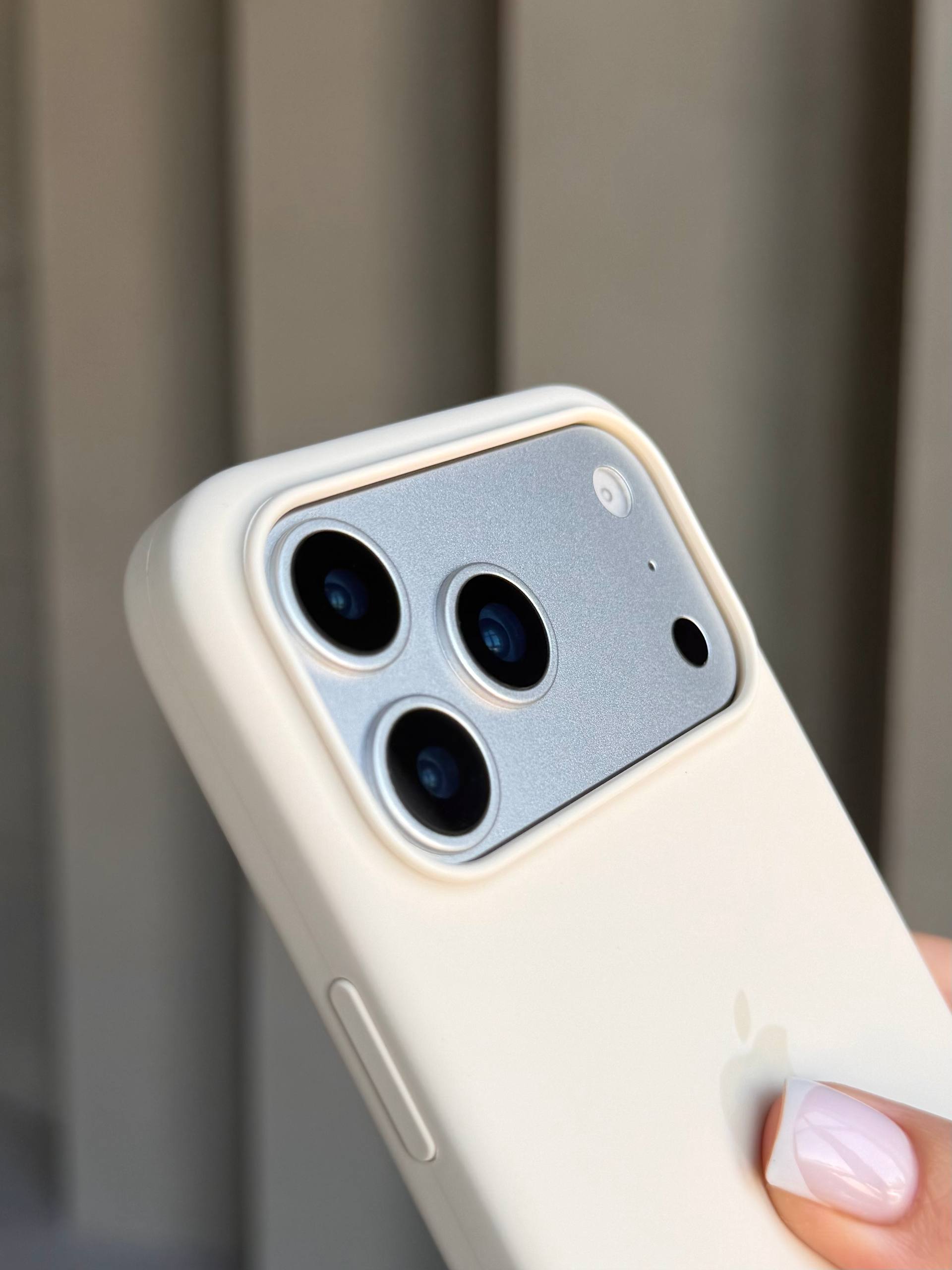 Чехол Silicone case с Magsafe на iPhone 17 Pro Max Vanilla (09)