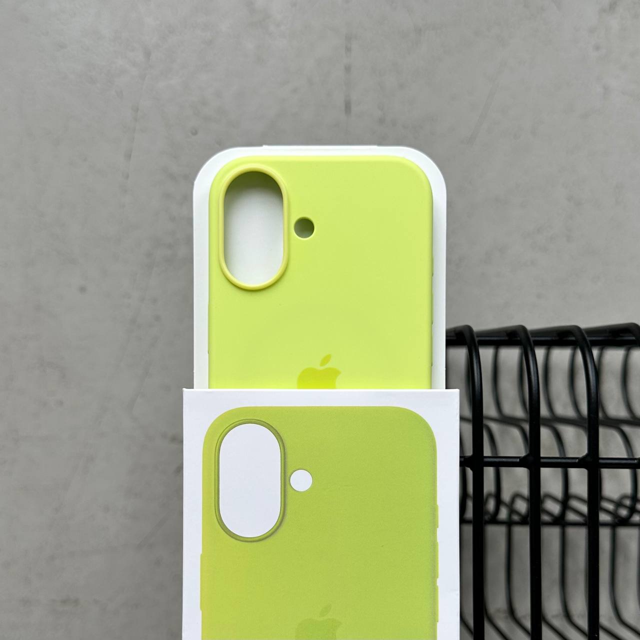 Чохол Silicone case з Magsafe на iPhone 17 Neon Yellow (03)