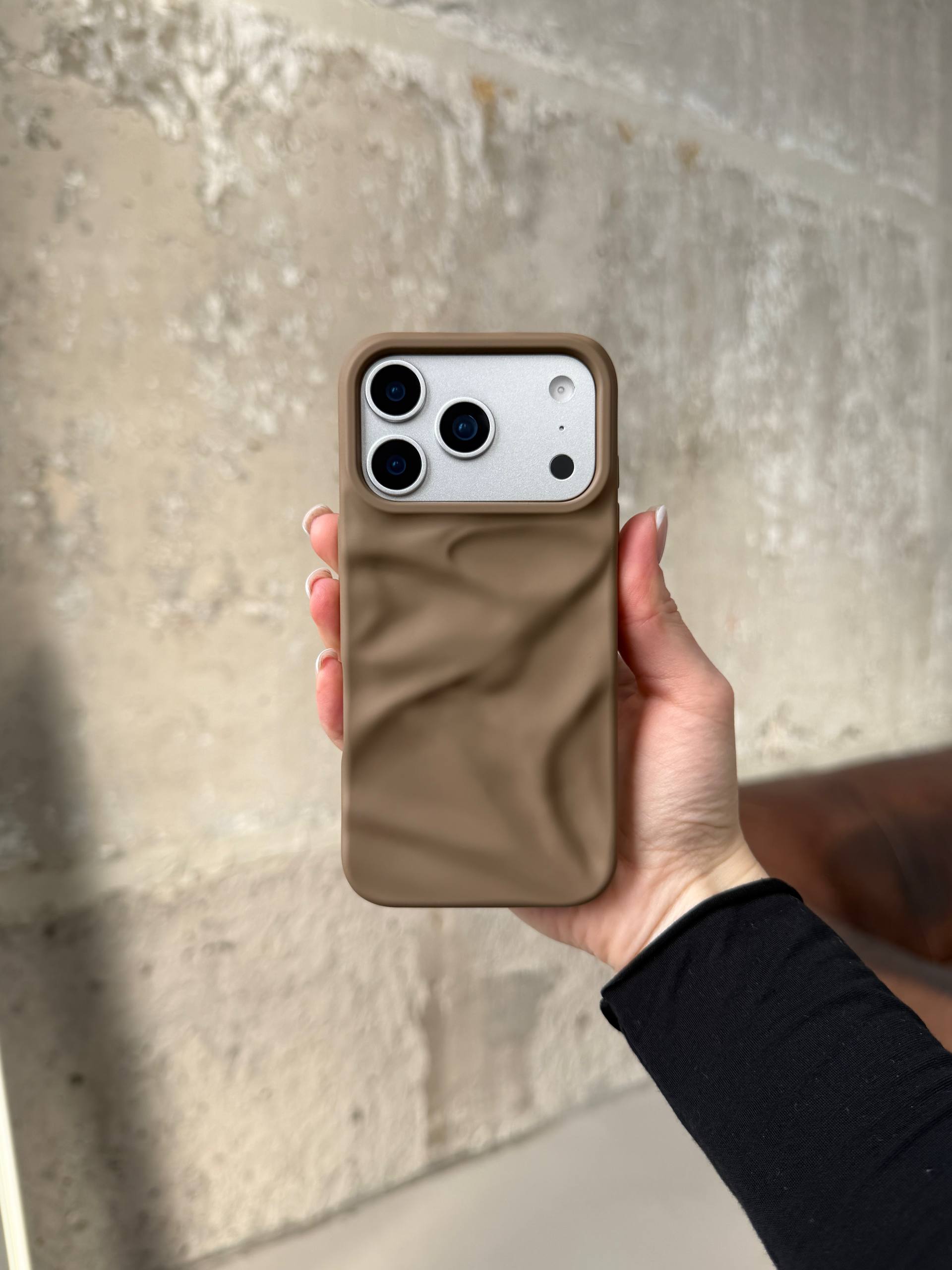 Чехол матовый волнистый Wave Case для iPhone 17 Pro Max Milk Chocolate (05)