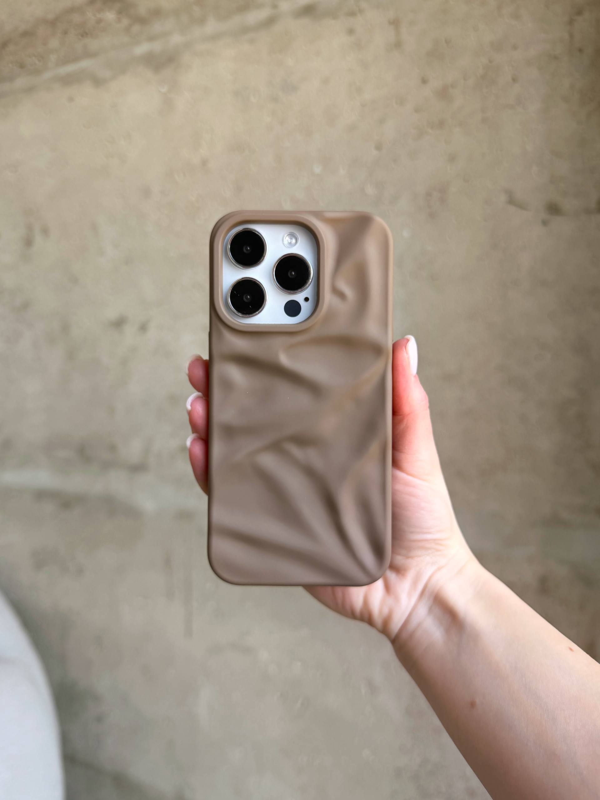 Чехол матовый волнистый Wave Case для iPhone 16 Pro Milk Chocolate (05)
