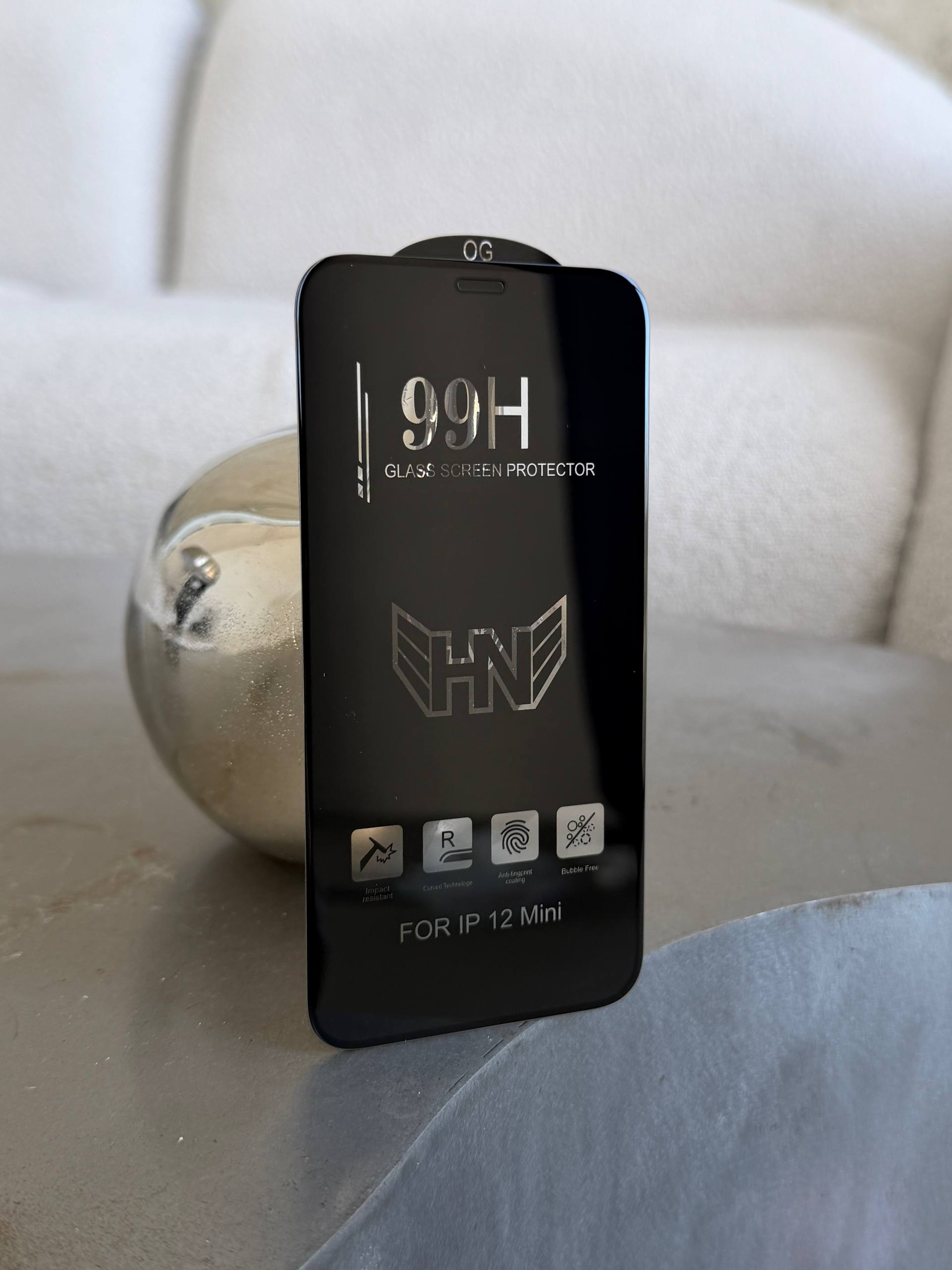 Защитное стекло на iPhone 12 mini