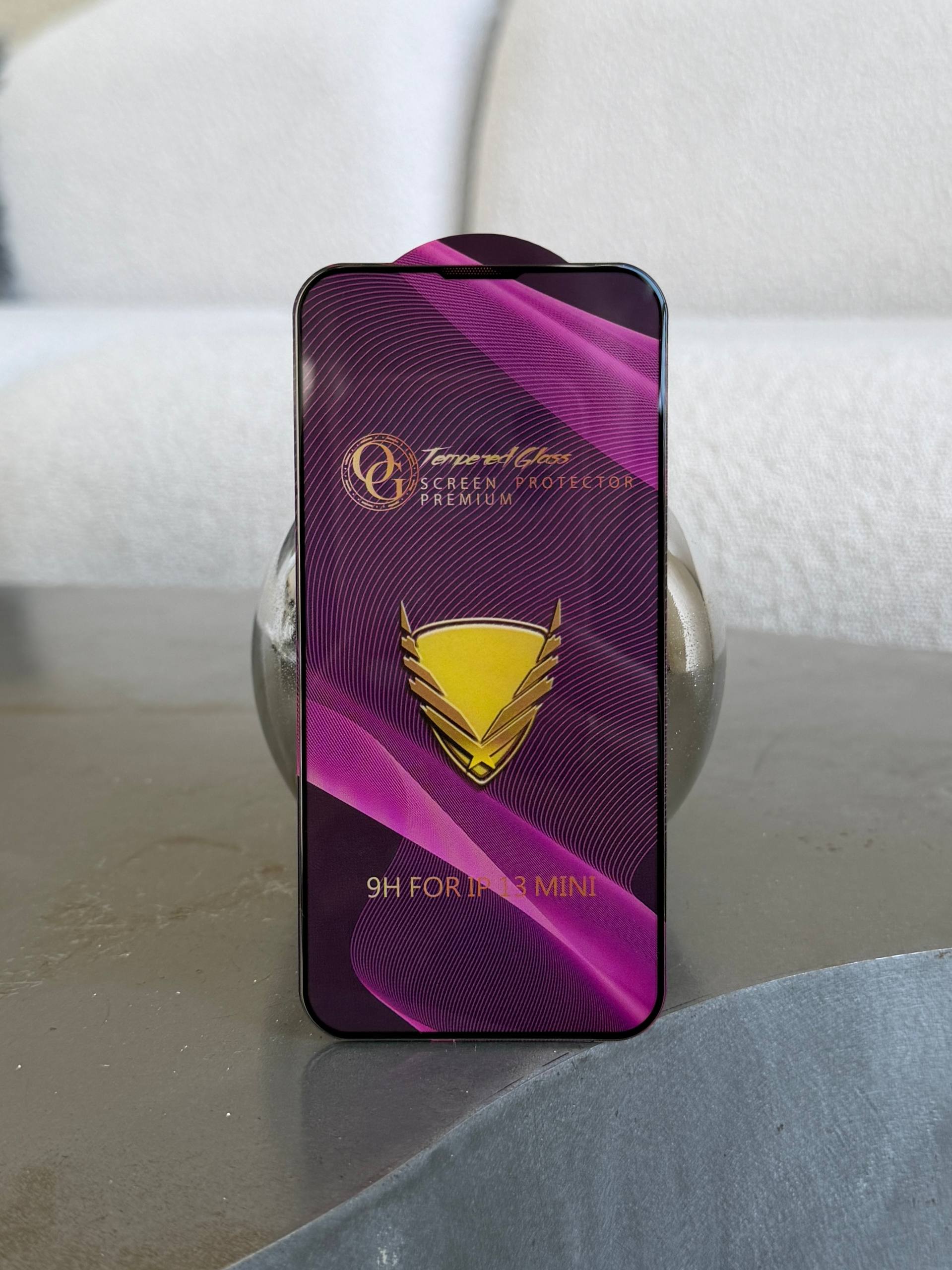 Защитное стекло на iPhone 13 mini