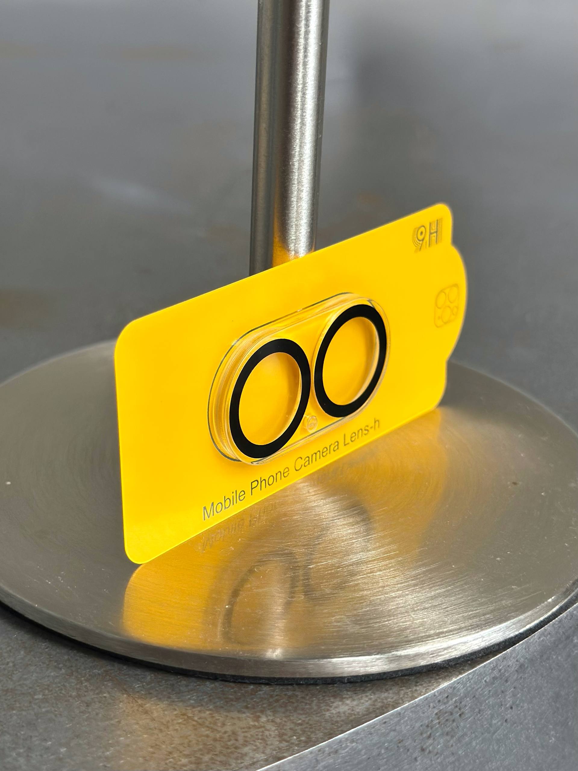 Защитное стекло для камеры на iPhone 16