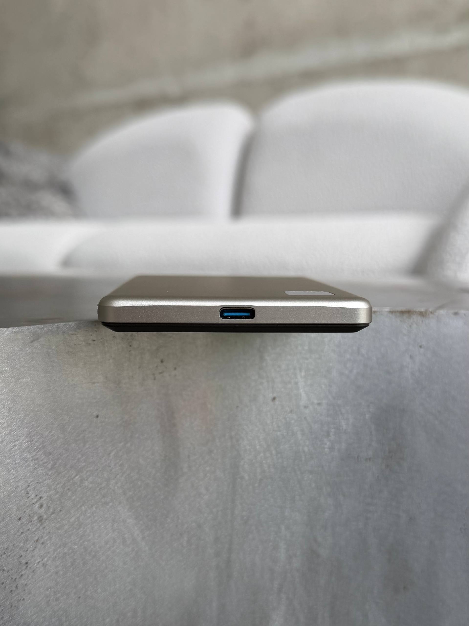 Повербанк Yoki Elegance 15W с Magsafe 5000mAh Titan