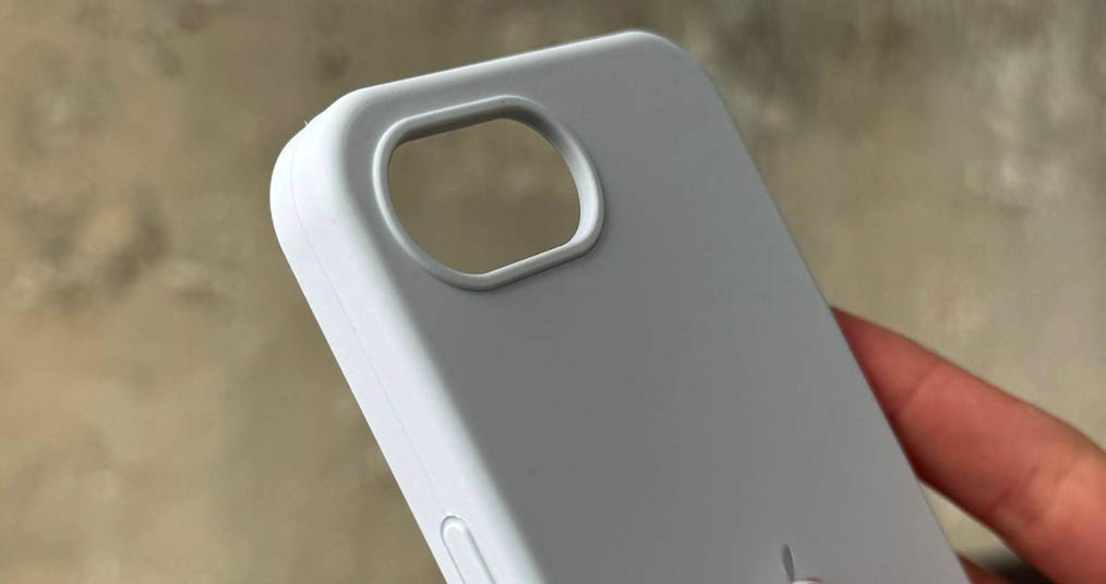 Чехлы для iPhone 16E