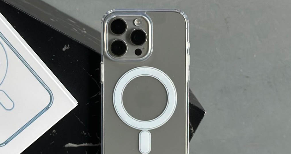 Чохли з MagSafe для iPhone