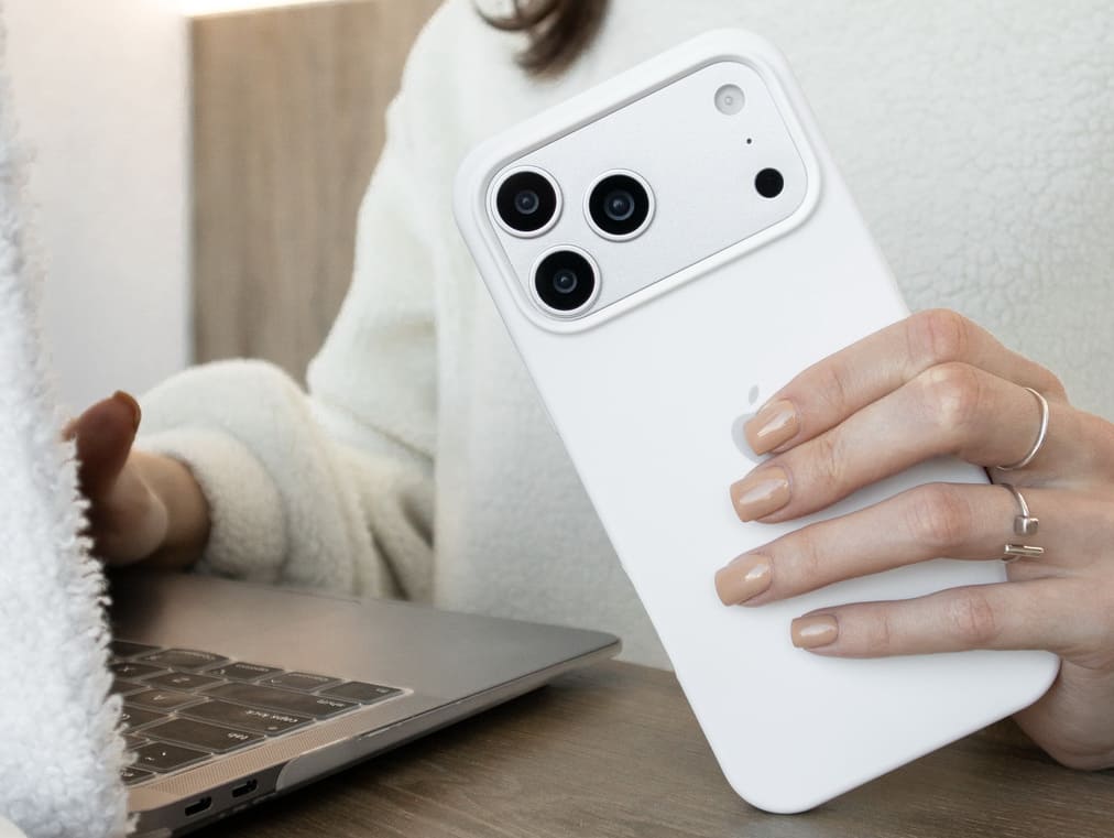 Чехлы для iPhone 17 Pro Max