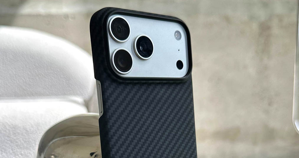Карбонові чохли на iPhone 17 Pro